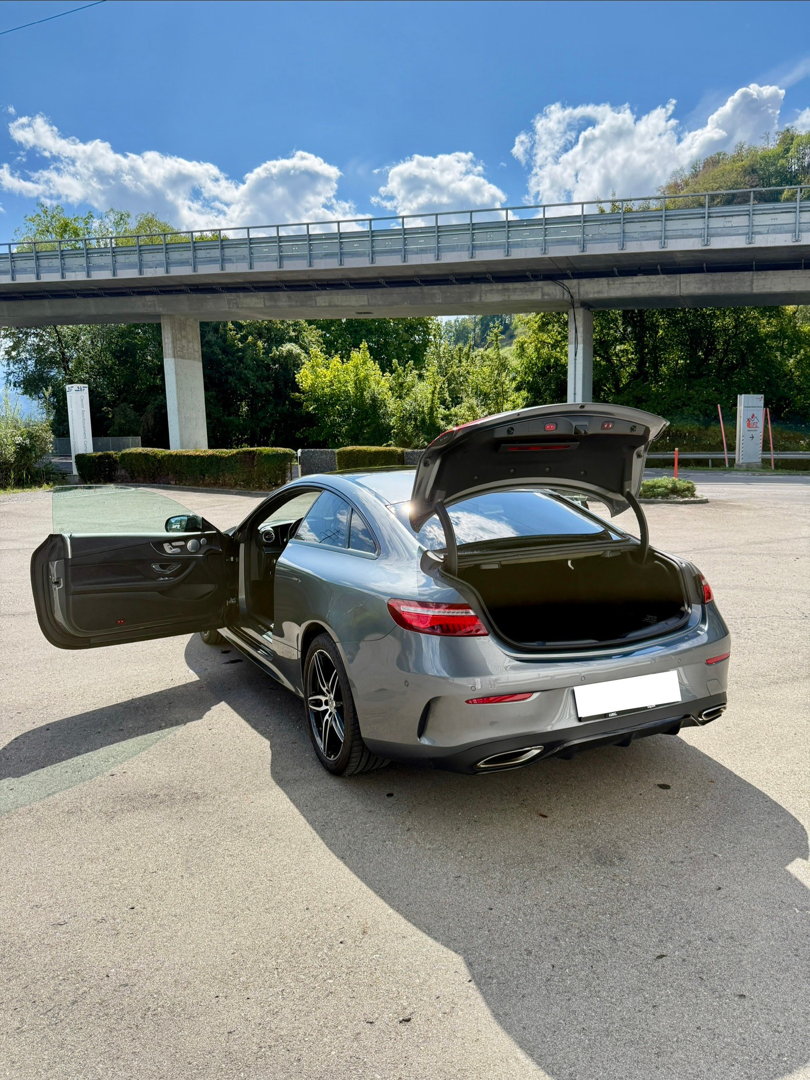MERCEDES-BENZ E 200 AMG Line 4matic-image-3