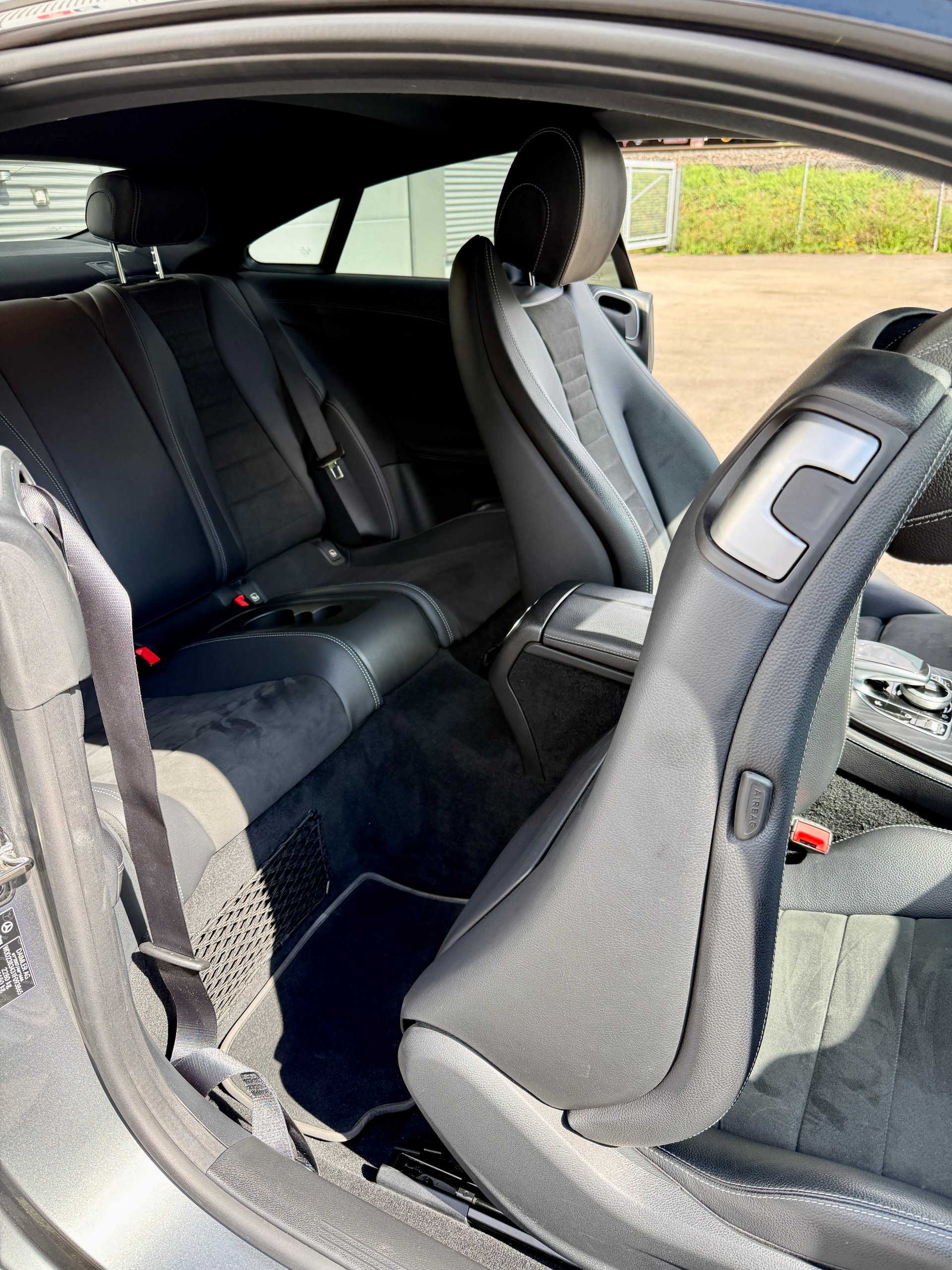 MERCEDES-BENZ E 200 AMG Line 4matic-image-5