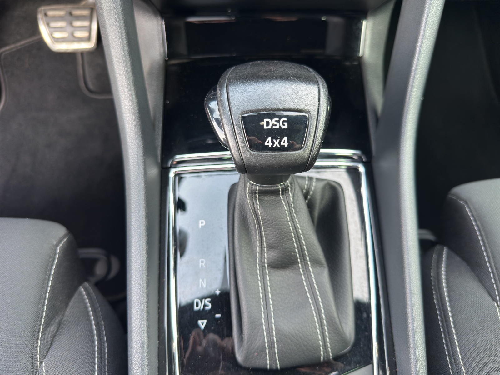 SKODA Karoq 2.0 TSI SportLine 4x4 DSG-image-12