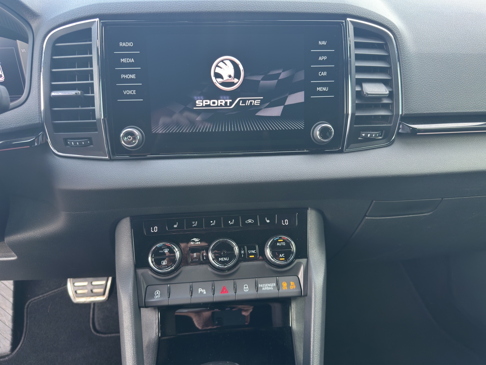 SKODA Karoq 2.0 TSI SportLine 4x4 DSG-image-11