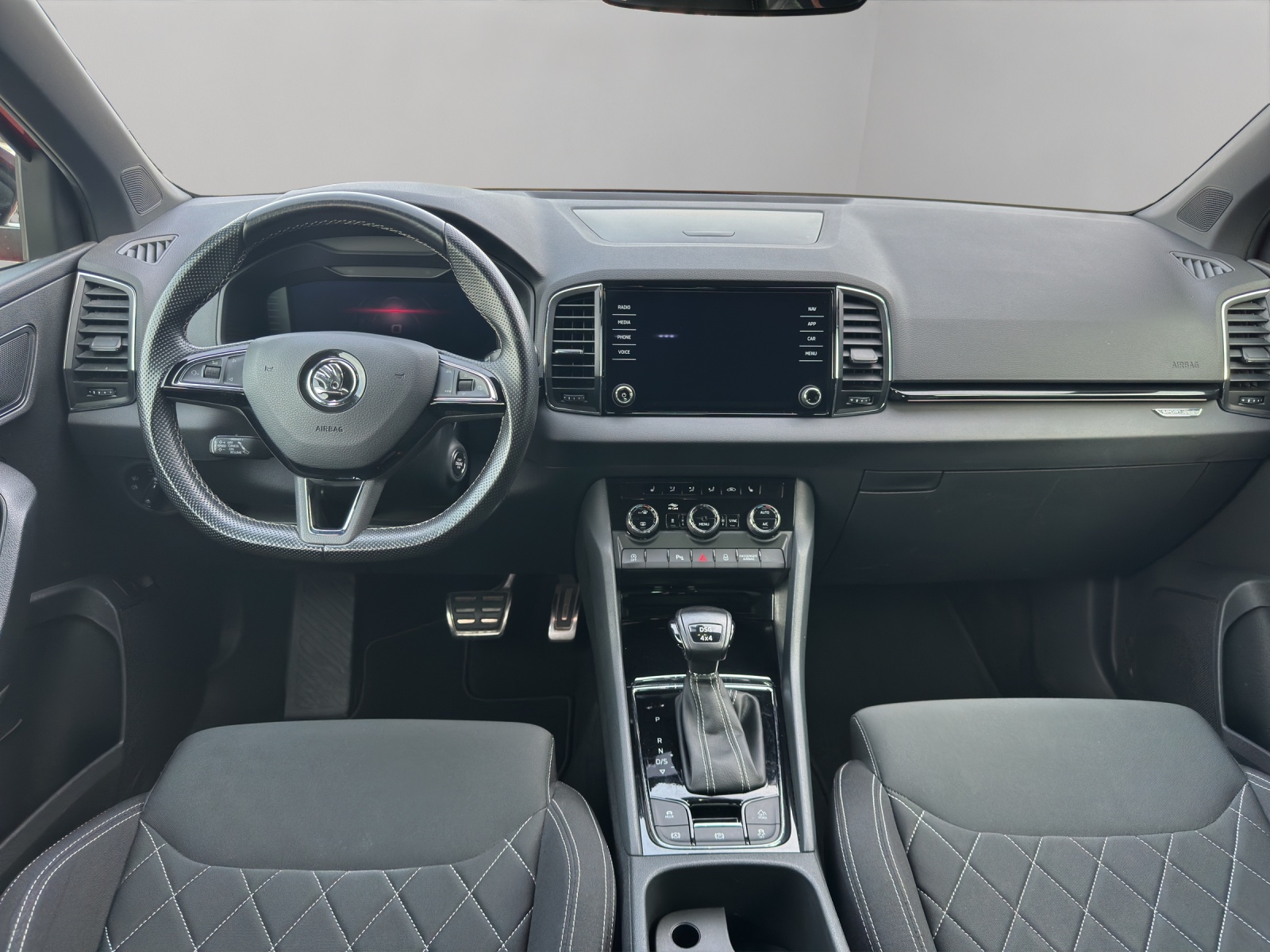 SKODA Karoq 2.0 TSI SportLine 4x4 DSG-image-9