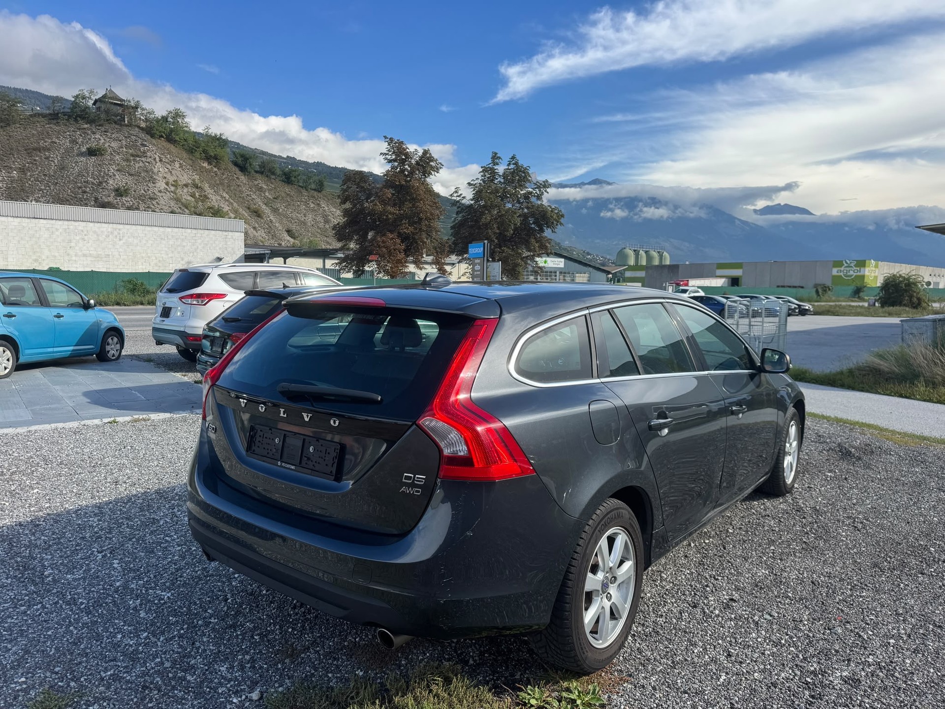 VOLVO V60 D5 AWD R-Design Geartronic-image-4
