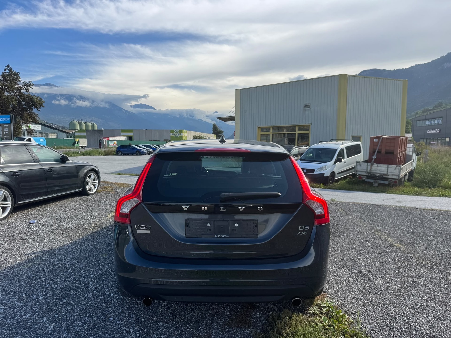 VOLVO V60 D5 AWD R-Design Geartronic-image-5