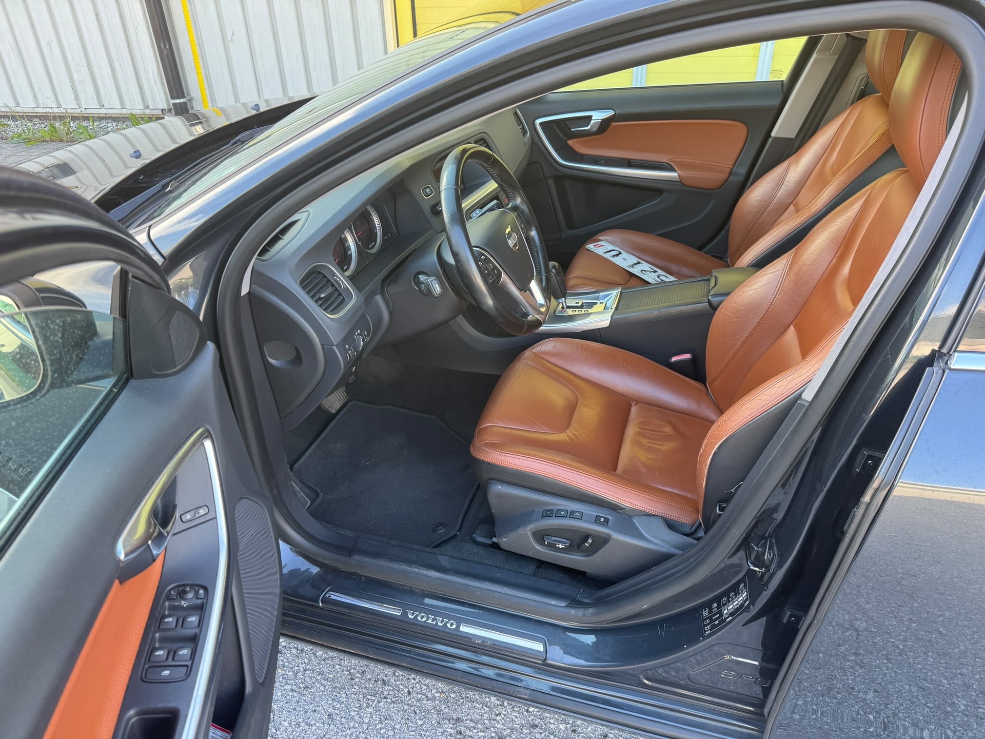 VOLVO V60 D5 AWD R-Design Geartronic-image-6