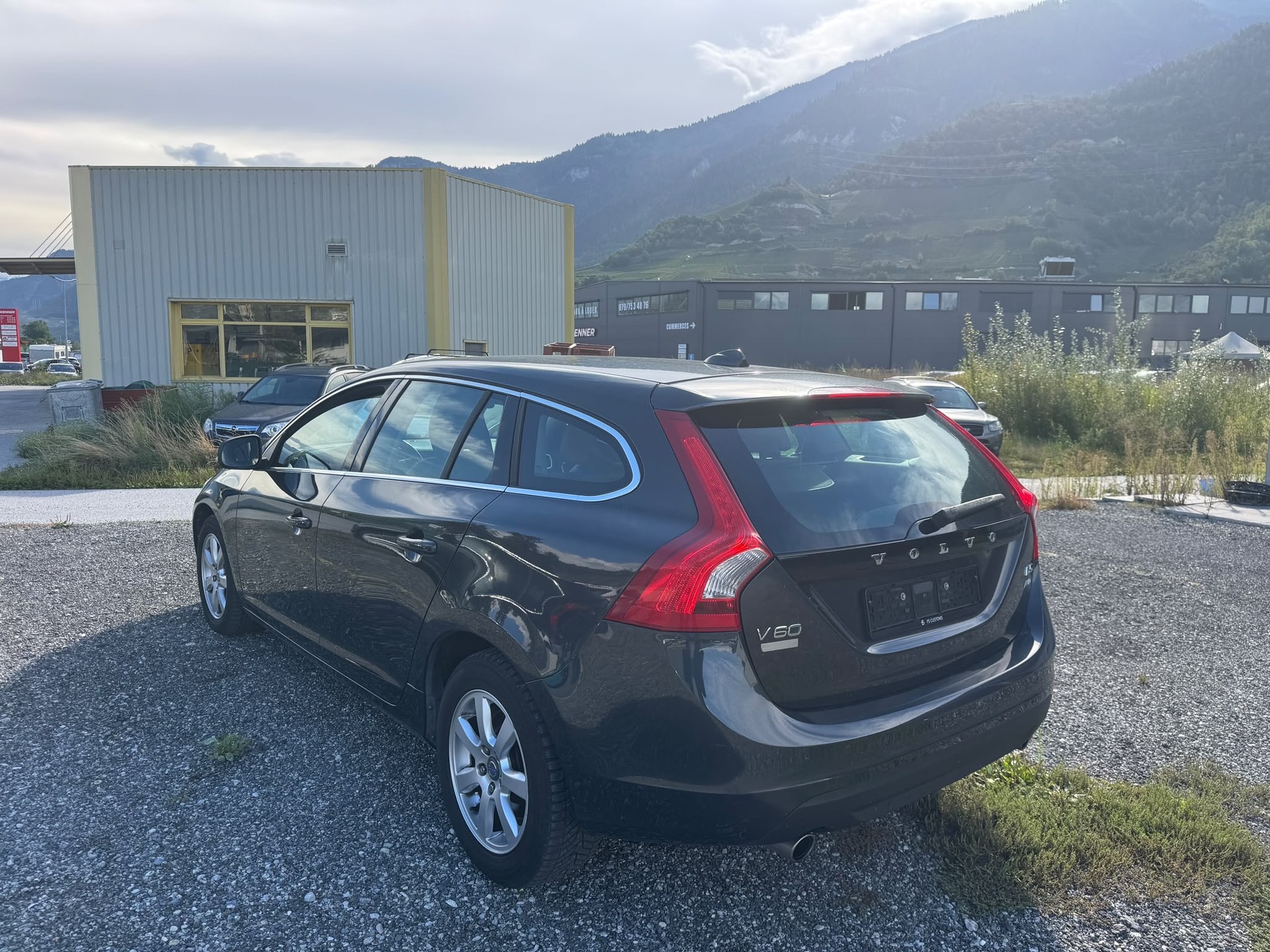 VOLVO V60 D5 AWD R-Design Geartronic-image-3