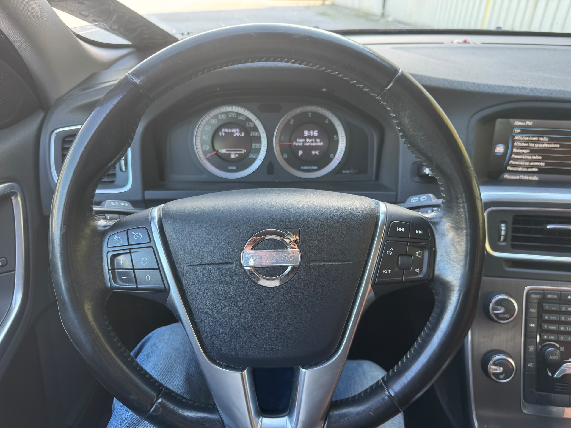 VOLVO V60 D5 AWD R-Design Geartronic-image-9