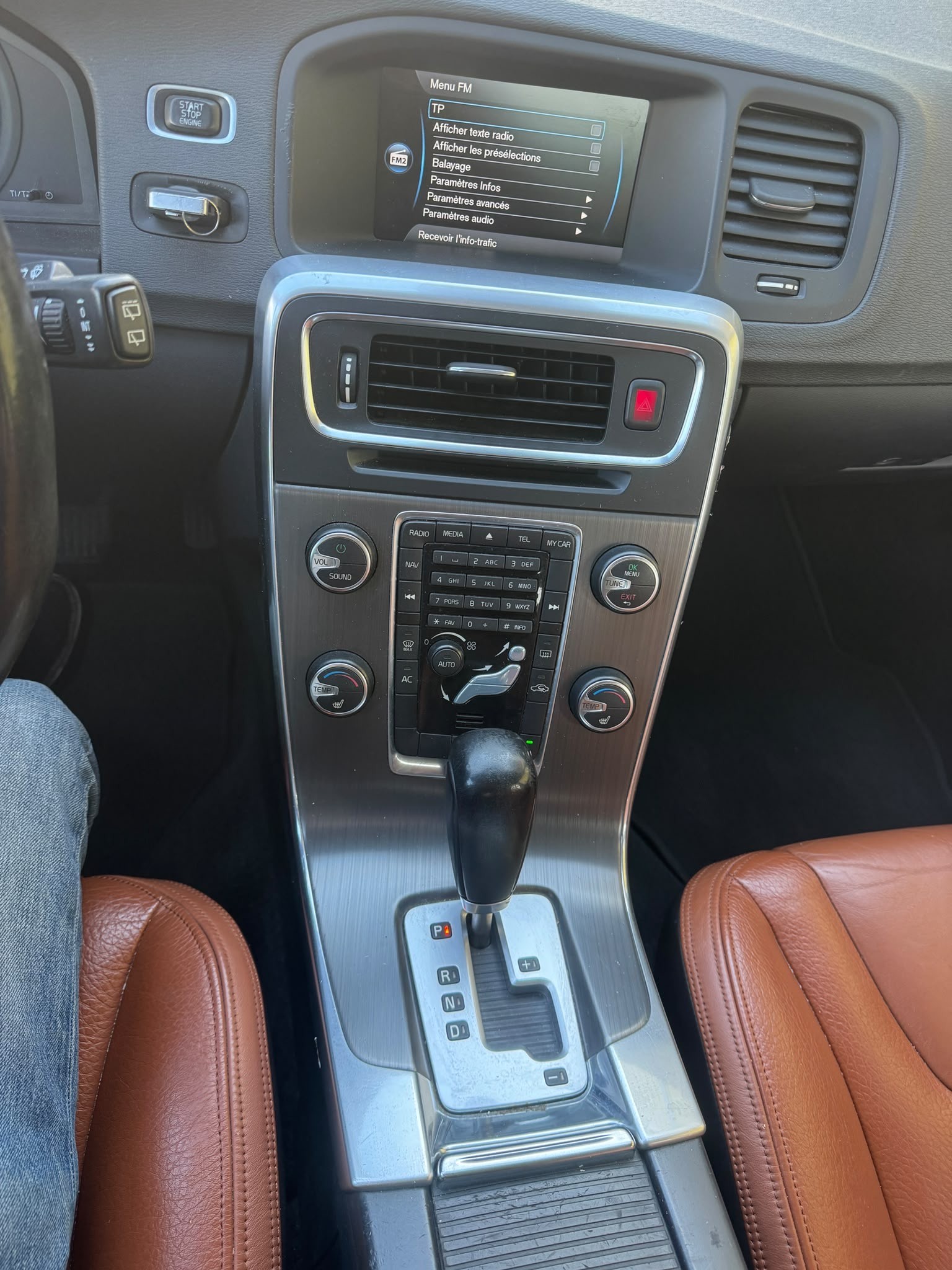 VOLVO V60 D5 AWD R-Design Geartronic-image-10