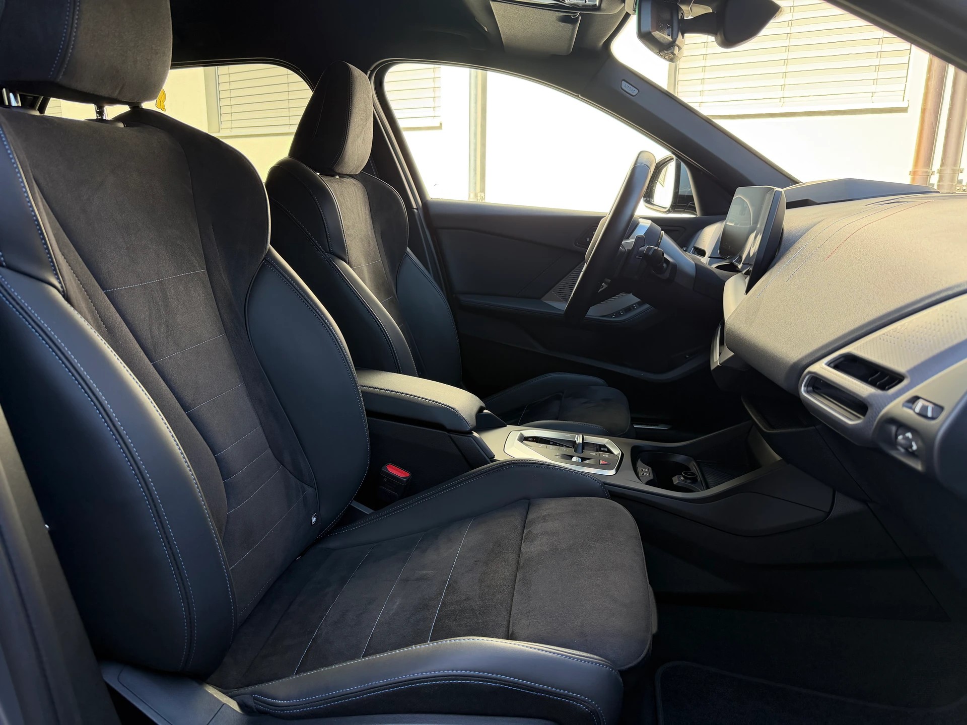 BMW 118d M Sport Pro | HEAD-UP DISPLAY | MASSAGESITZE | 360° KAMERA | KEYLESS GO-image-16