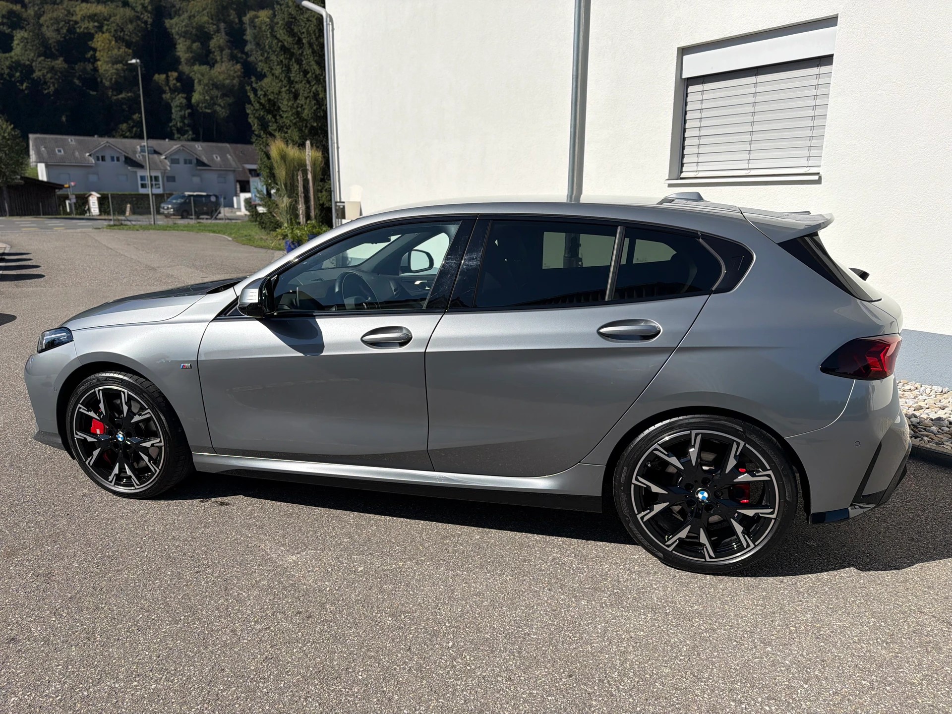 BMW 118d M Sport Pro | HEAD-UP DISPLAY | MASSAGESITZE | 360° KAMERA | KEYLESS GO-image-12