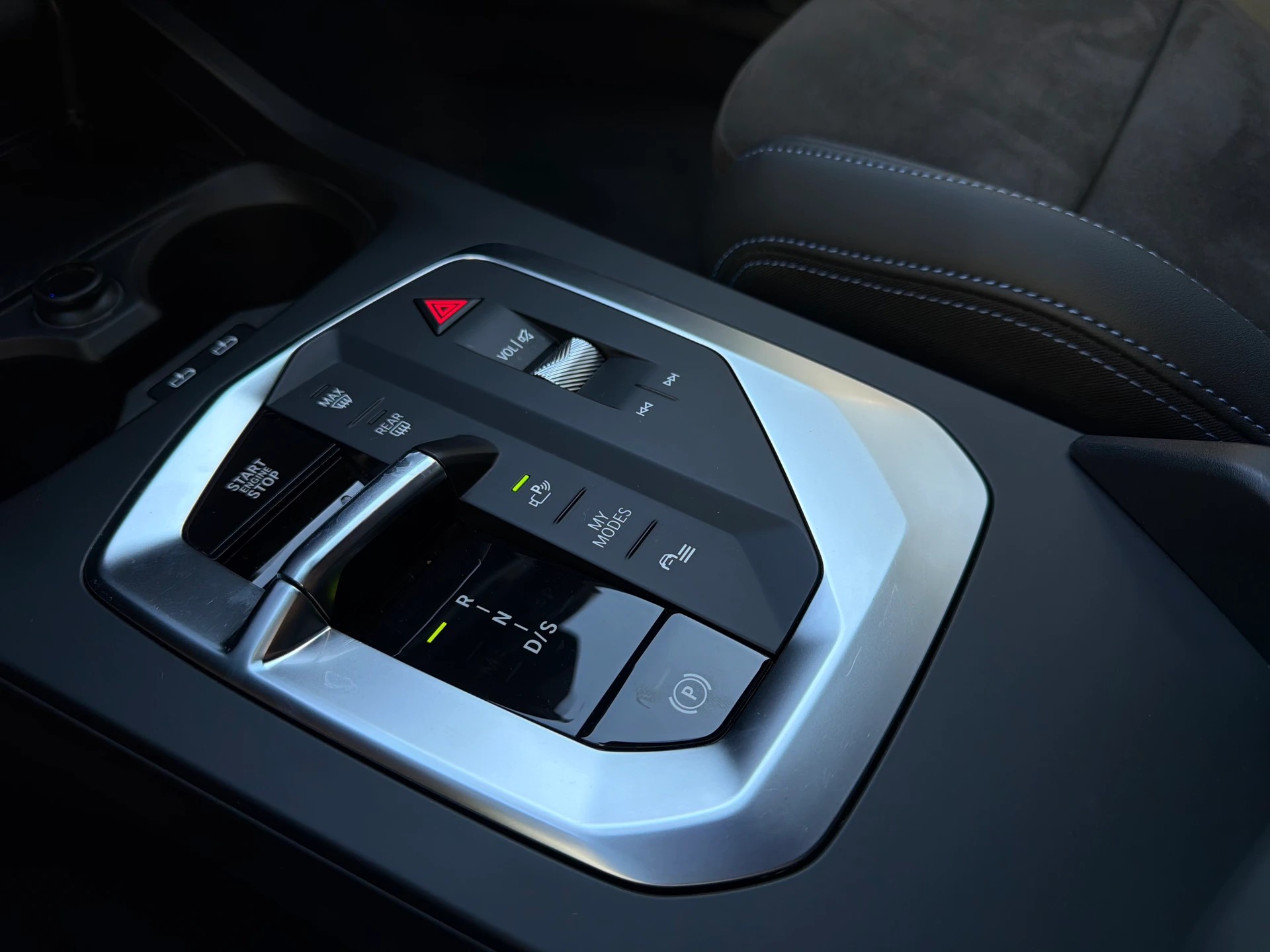 BMW 118d M Sport Pro | HEAD-UP DISPLAY | MASSAGESITZE | 360° KAMERA | KEYLESS GO-image-27