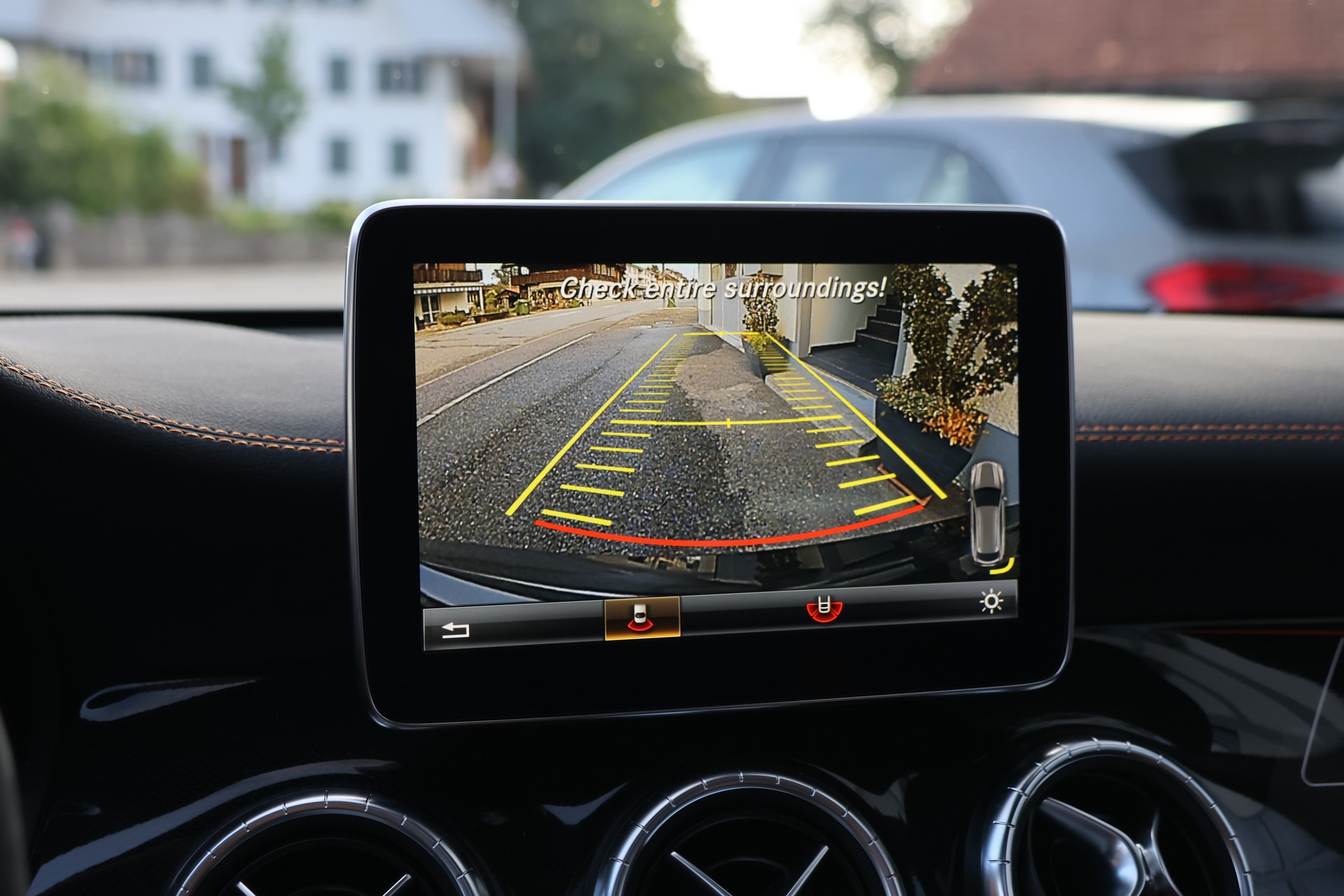 MERCEDES-BENZ CLA Shooting Brake 45 AMG 4Matic Speedshift OrangeArt-Edition (CH)-image-23