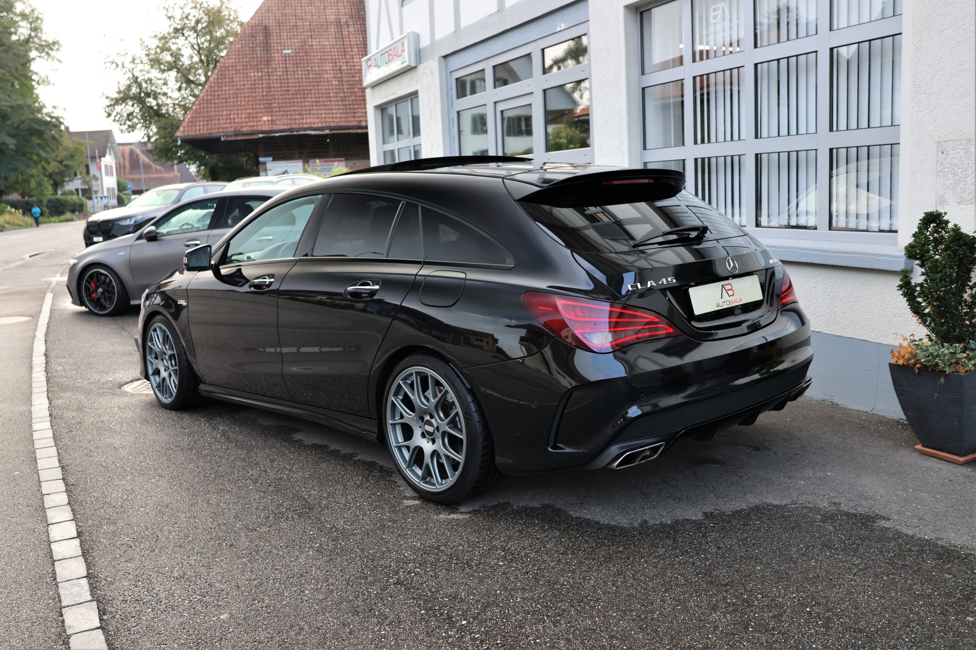 MERCEDES-BENZ CLA Shooting Brake 45 AMG 4Matic Speedshift OrangeArt-Edition (CH)-image-7