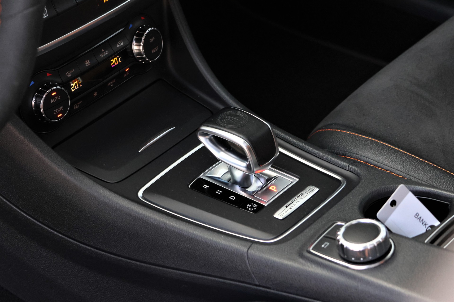 MERCEDES-BENZ CLA Shooting Brake 45 AMG 4Matic Speedshift OrangeArt-Edition (CH)-image-12