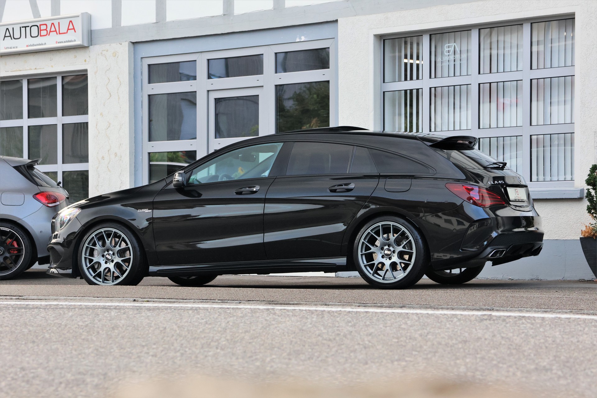 MERCEDES-BENZ CLA Shooting Brake 45 AMG 4Matic Speedshift OrangeArt-Edition (CH)-image-3