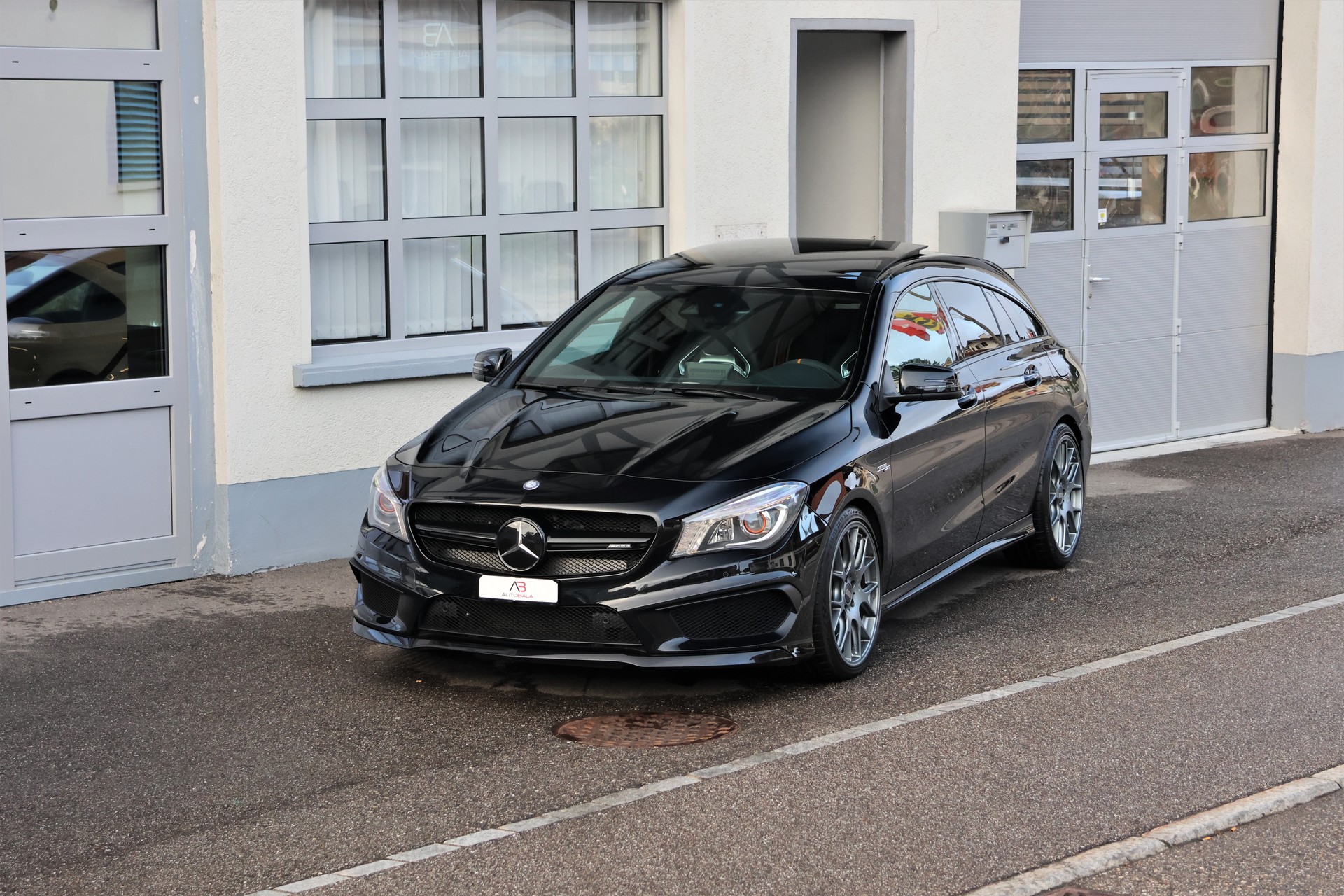 MERCEDES-BENZ CLA Shooting Brake 45 AMG 4Matic Speedshift OrangeArt-Edition (CH)-image-0
