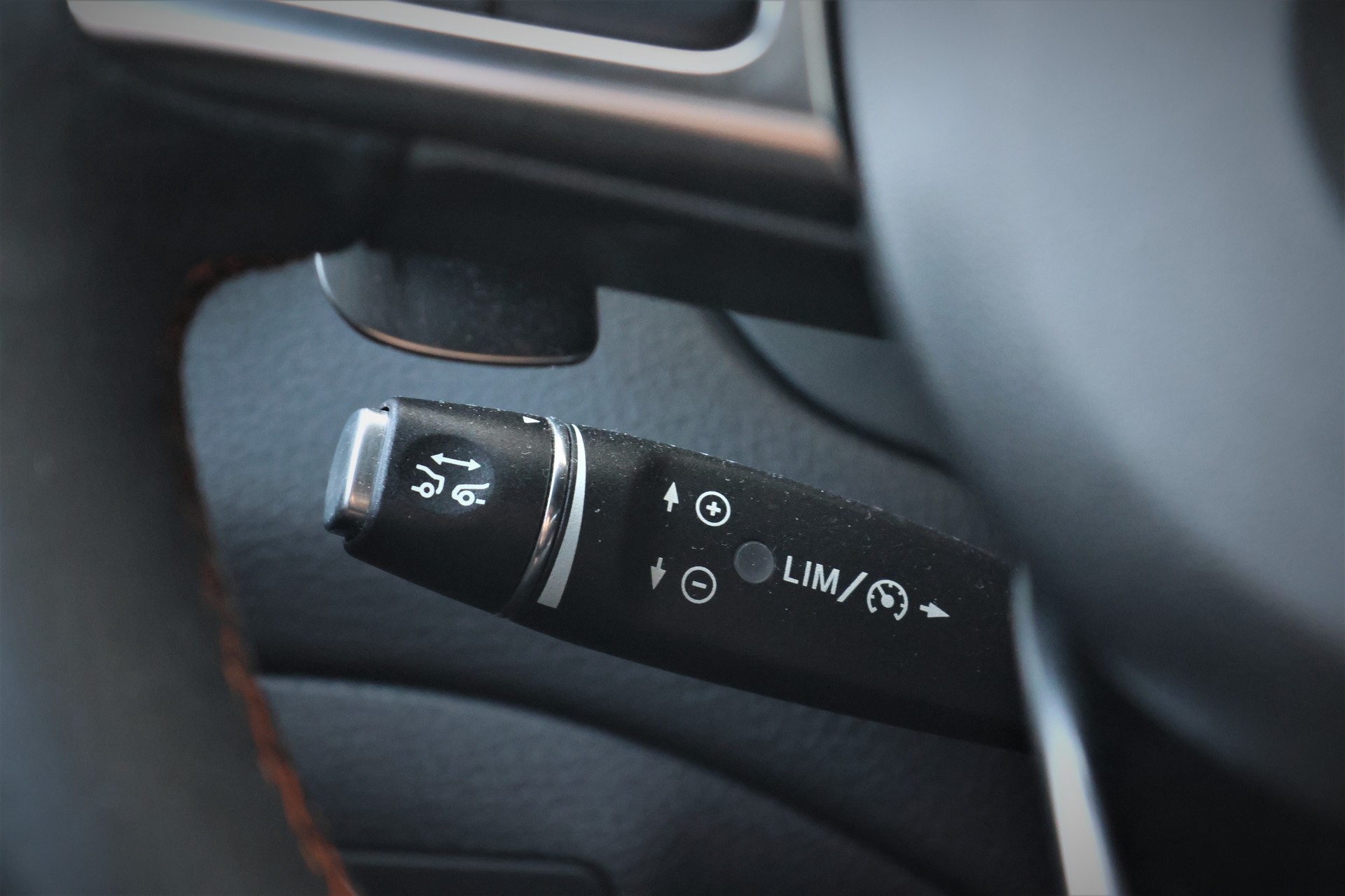 MERCEDES-BENZ CLA Shooting Brake 45 AMG 4Matic Speedshift OrangeArt-Edition (CH)-image-19