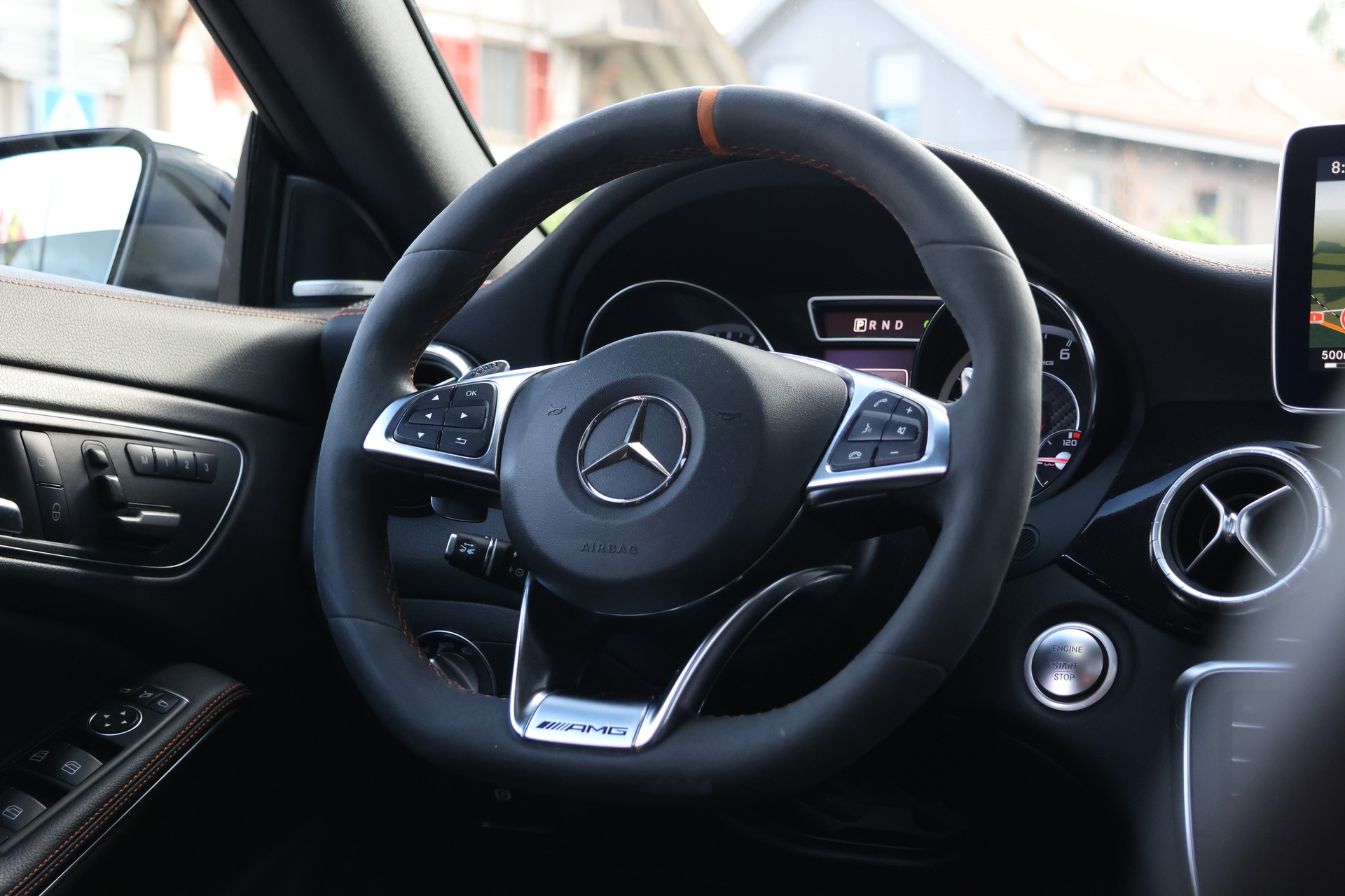 MERCEDES-BENZ CLA Shooting Brake 45 AMG 4Matic Speedshift OrangeArt-Edition (CH)-image-17