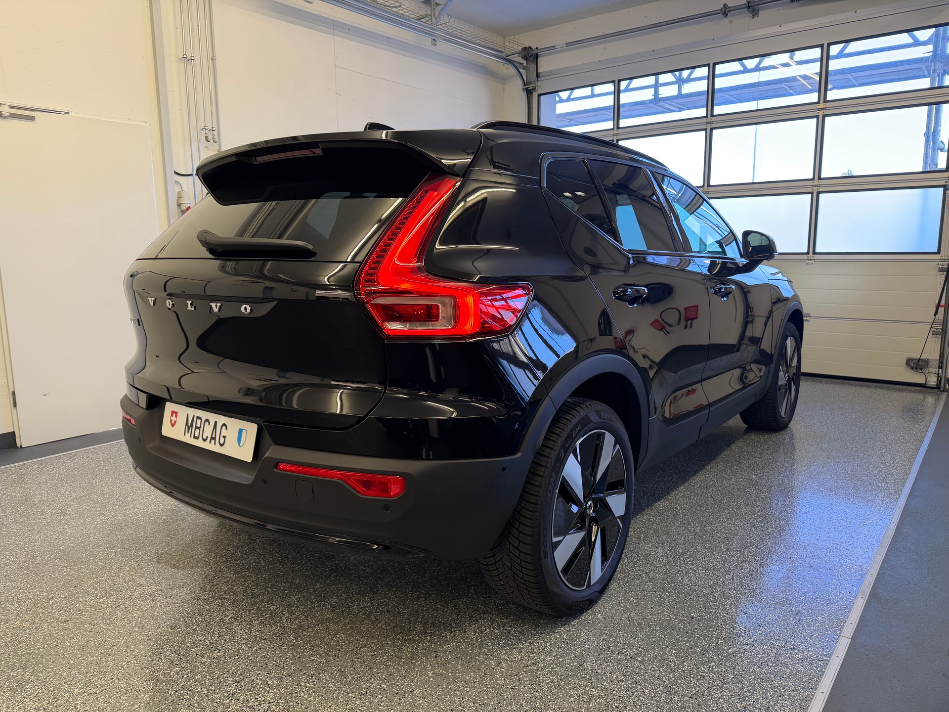 VOLVO EX40 82kWh Twin Motor AWD Plus, CH Typenschein-image-9