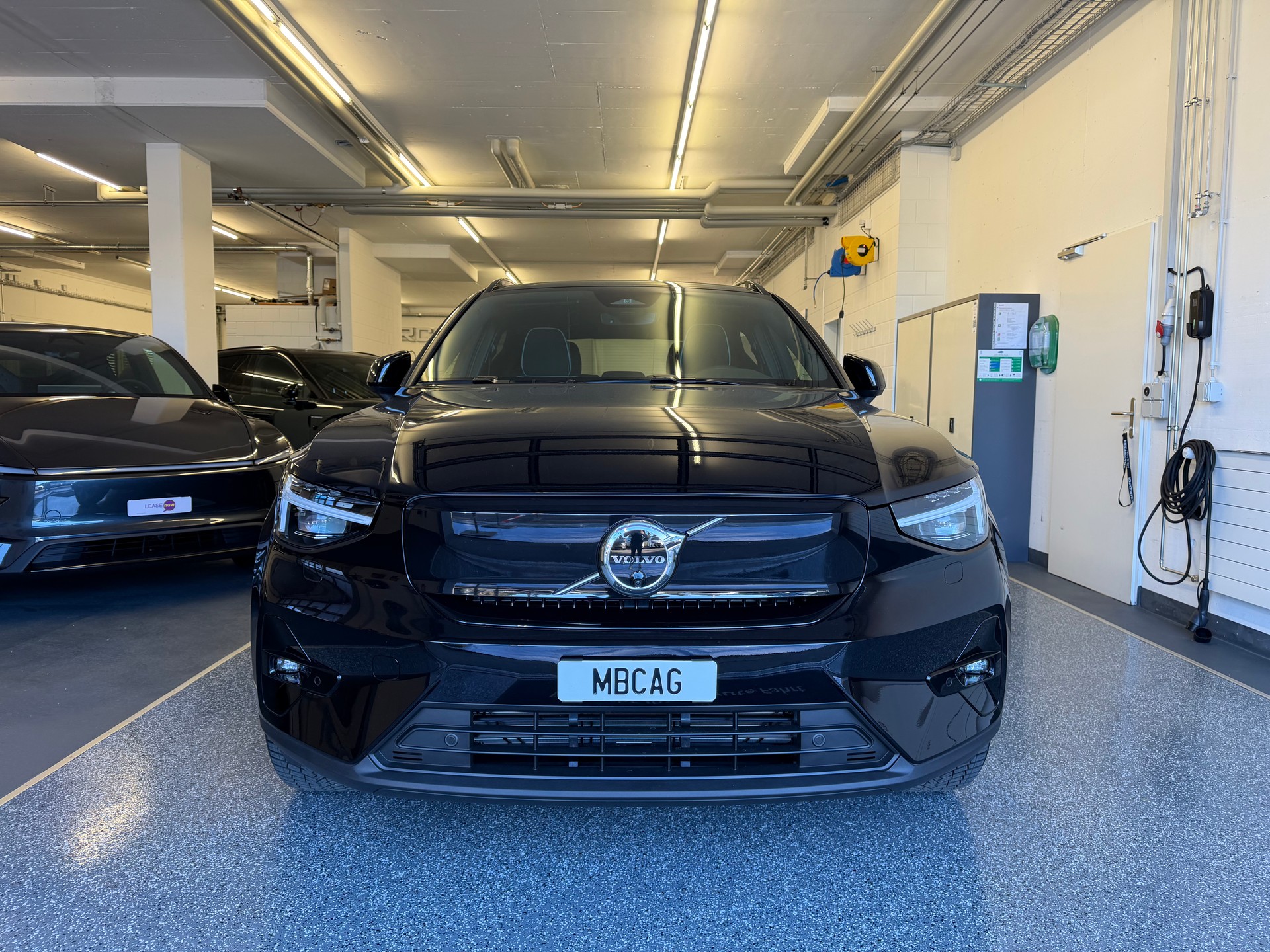 VOLVO EX40 82kWh Twin Motor AWD Plus, CH Typenschein-image-2