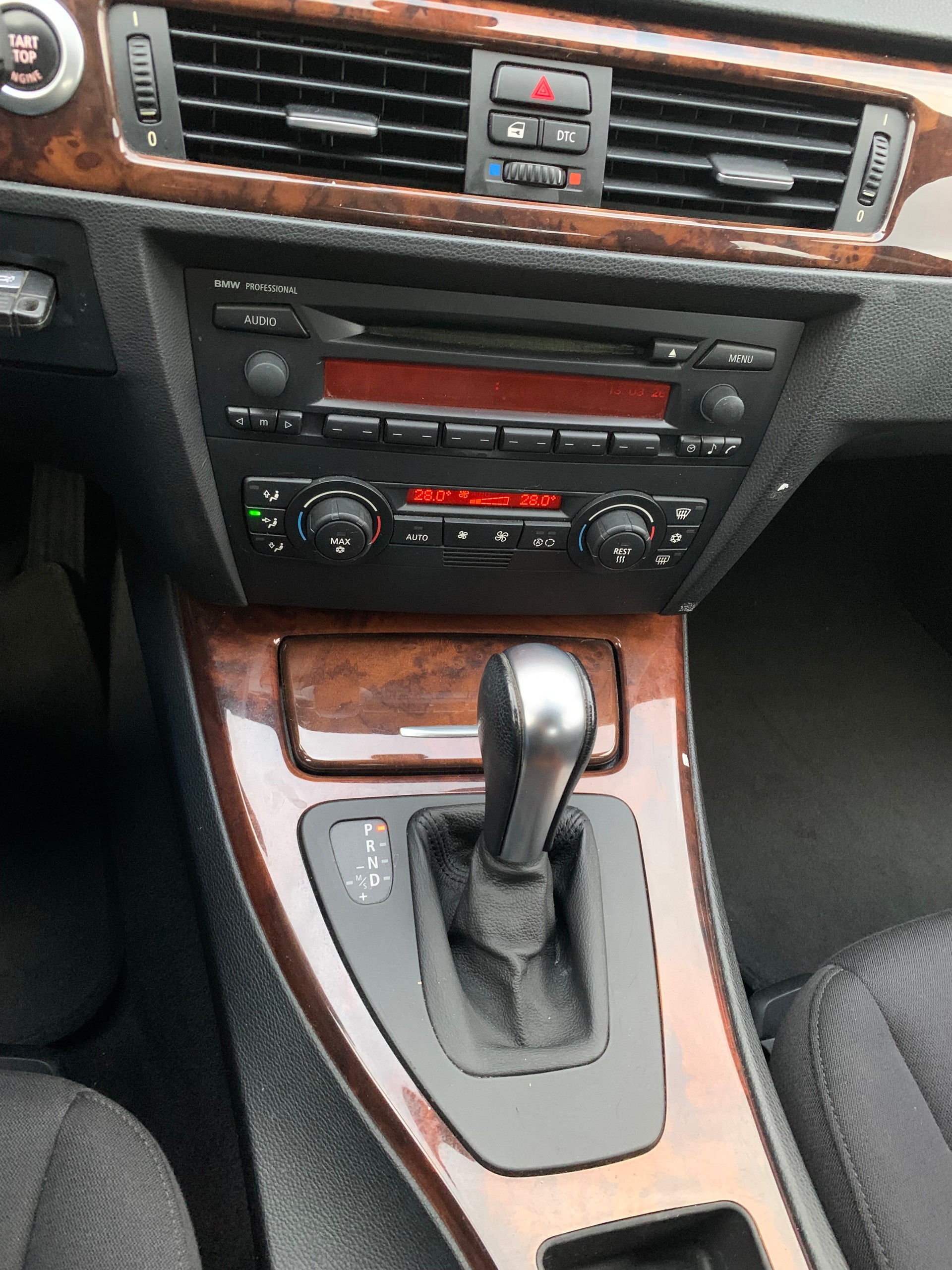 BMW 325i-image-7