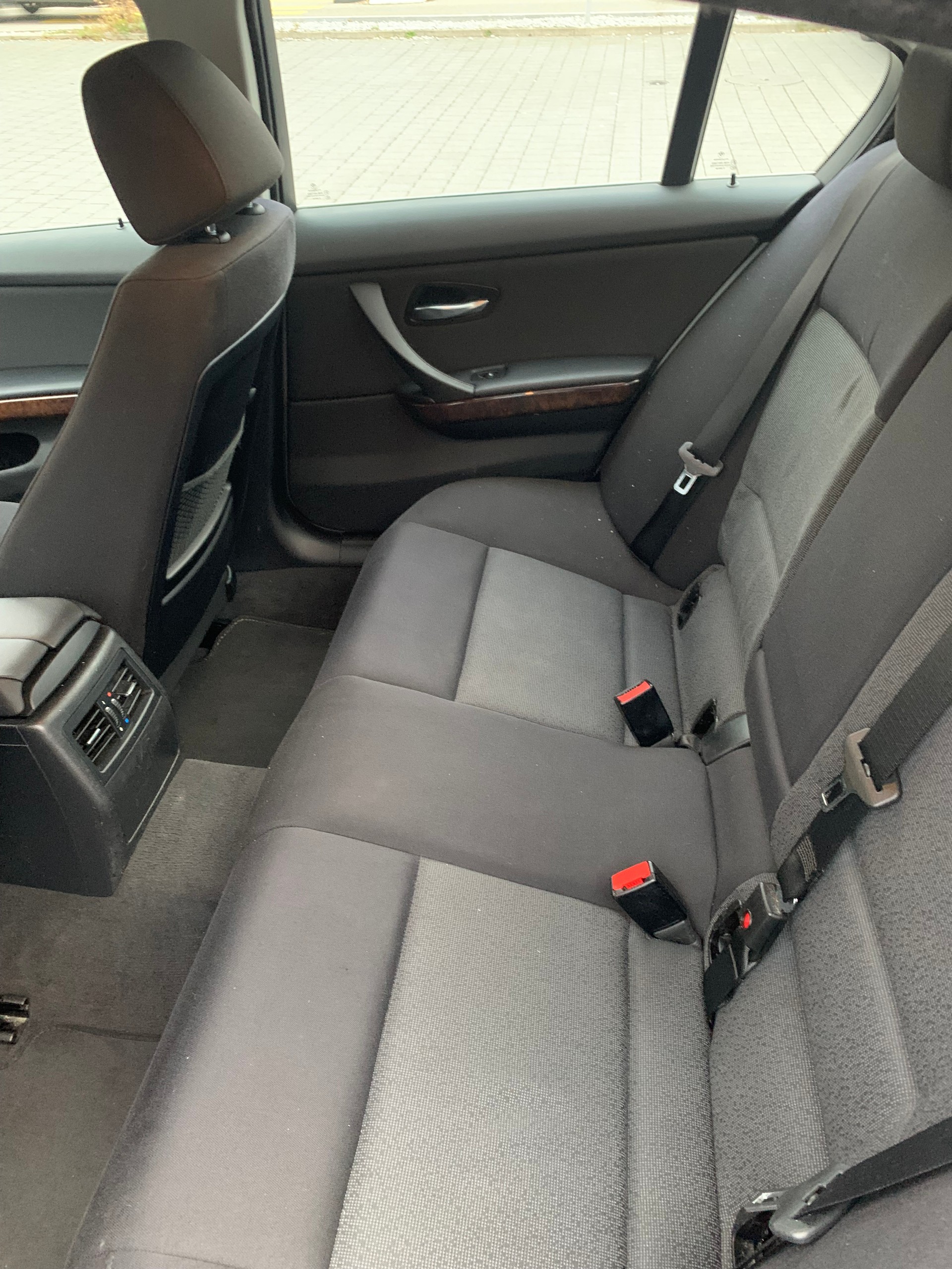 BMW 325i-image-5