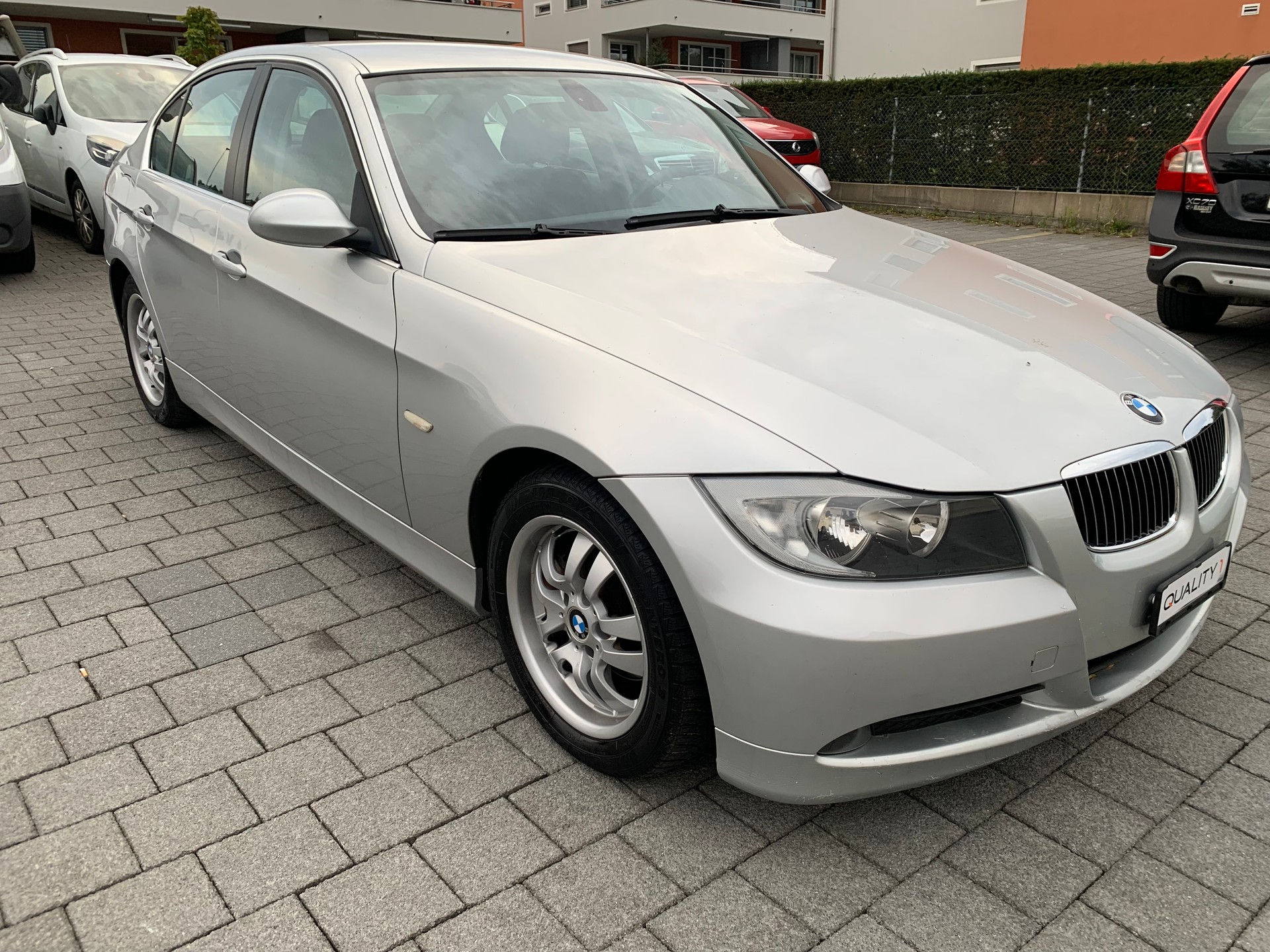 BMW 325i-image-1