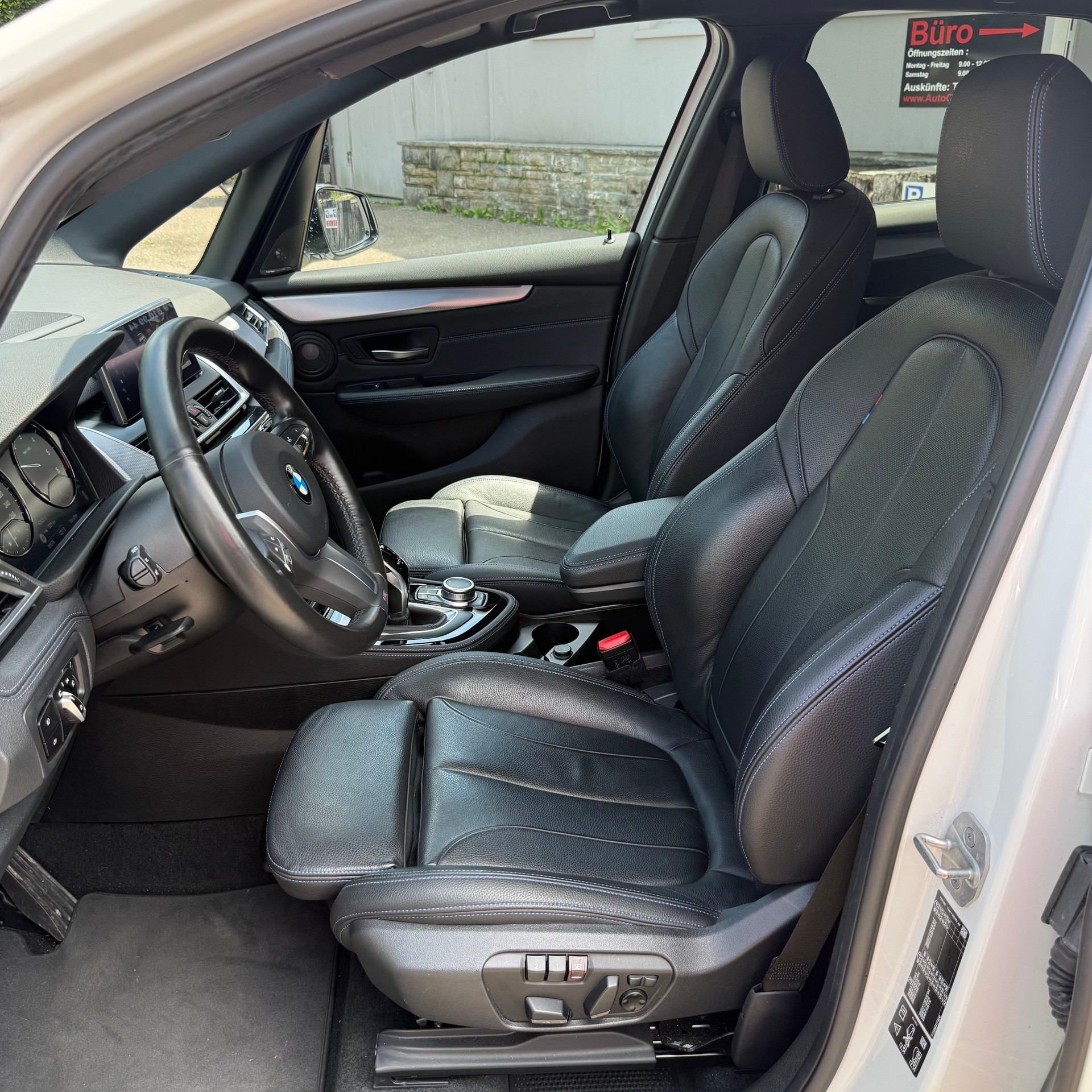 BMW 220d xDrive Active Tourer Steptronic M Sport *LEDER-SITZE - PANORAMA-DACH*-image-9
