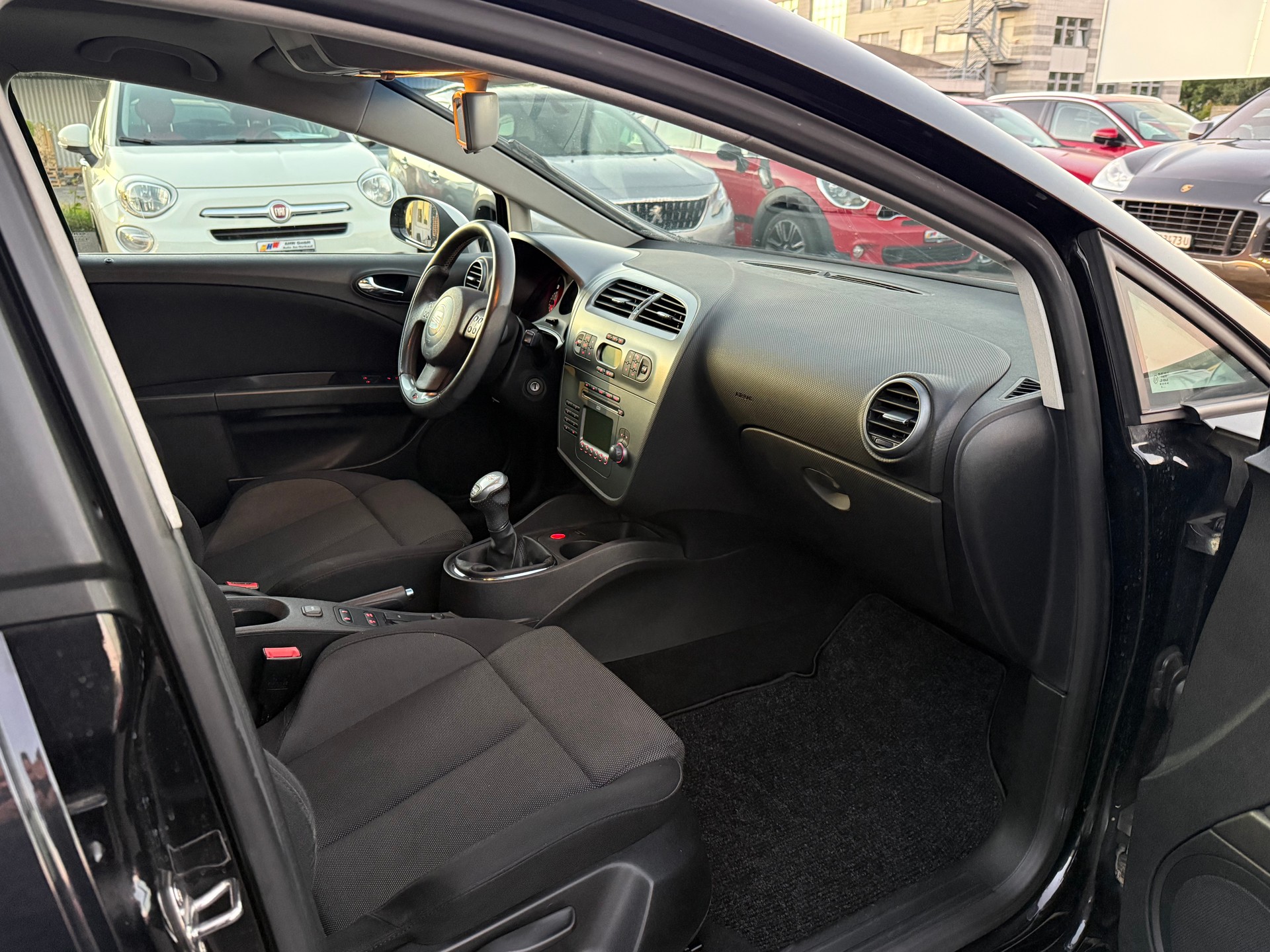 SEAT Leon 2.0 TSI FR / Frisch ab MFK / 1.Hand / 200PS / Schiebedach / Sitzheizung / PDC / 8-fach bereift-image-6