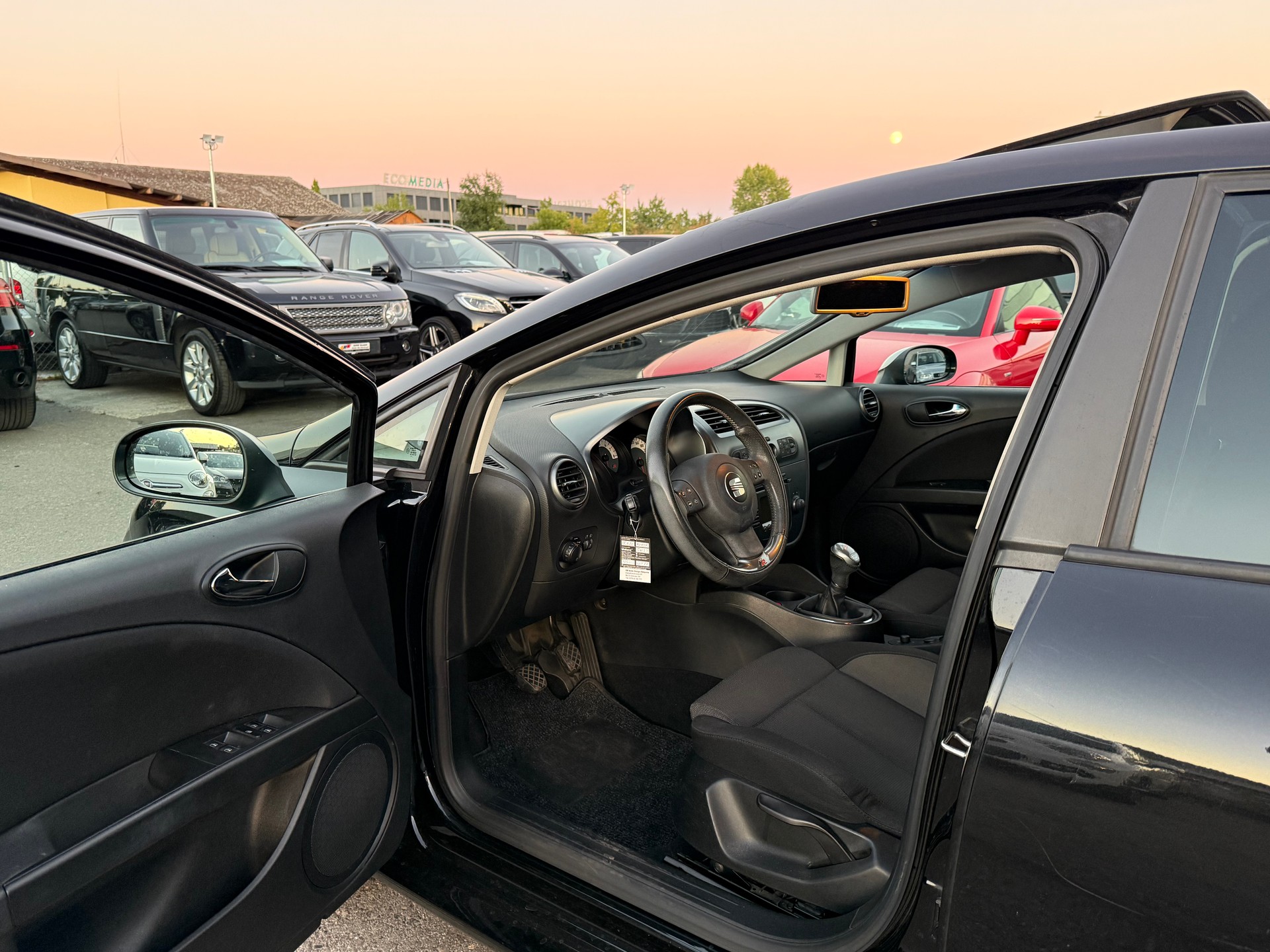 SEAT Leon 2.0 TSI FR / Frisch ab MFK / 1.Hand / 200PS / Schiebedach / Sitzheizung / PDC / 8-fach bereift-image-9