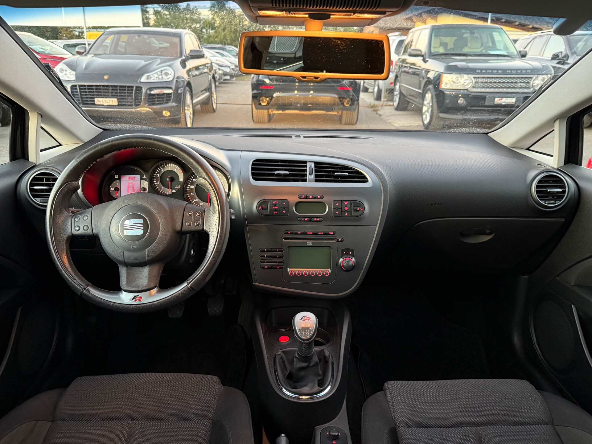 SEAT Leon 2.0 TSI FR / Frisch ab MFK / 1.Hand / 200PS / Schiebedach / Sitzheizung / PDC / 8-fach bereift-image-7