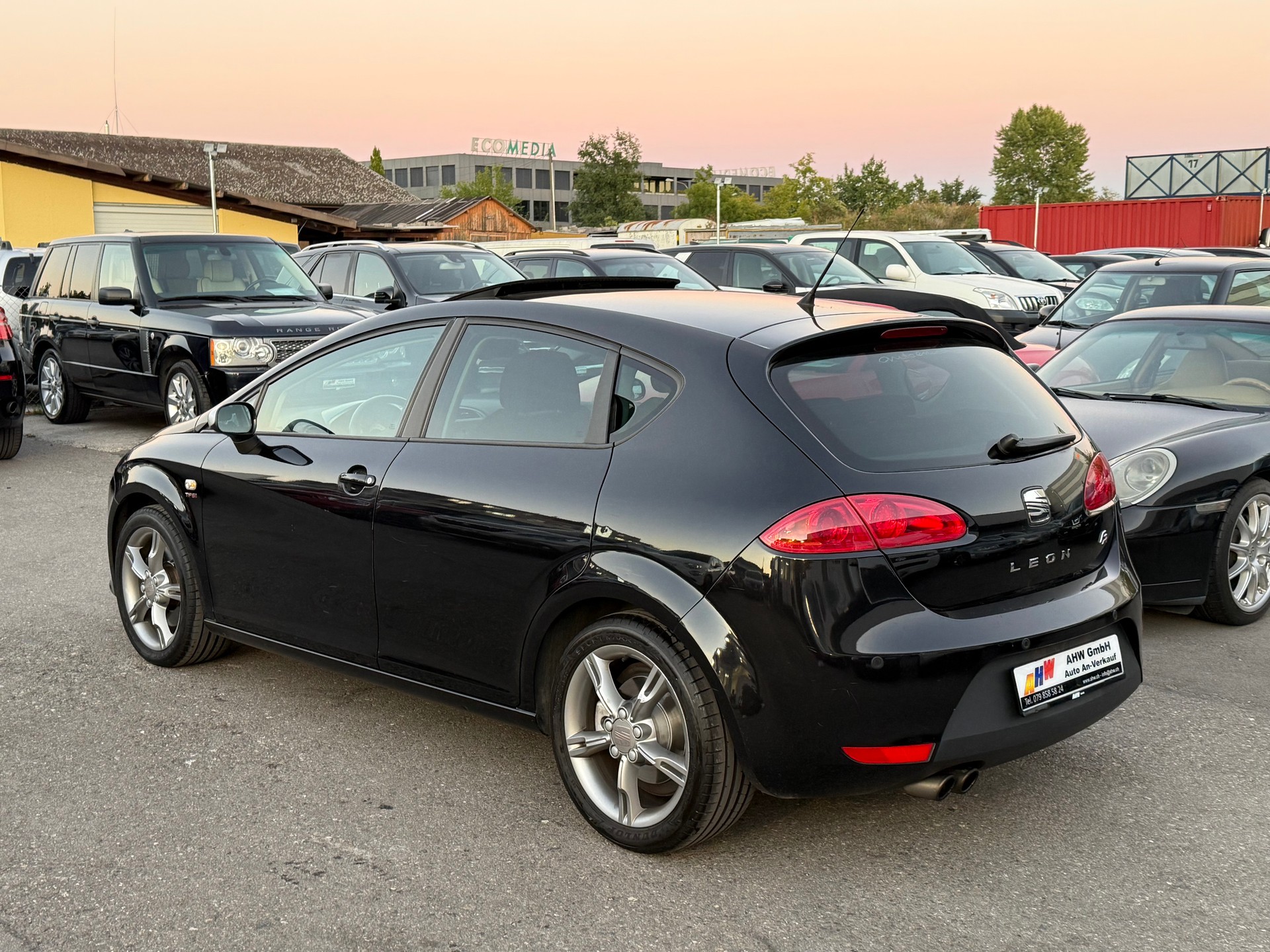 SEAT Leon 2.0 TSI FR / Frisch ab MFK / 1.Hand / 200PS / Schiebedach / Sitzheizung / PDC / 8-fach bereift-image-5
