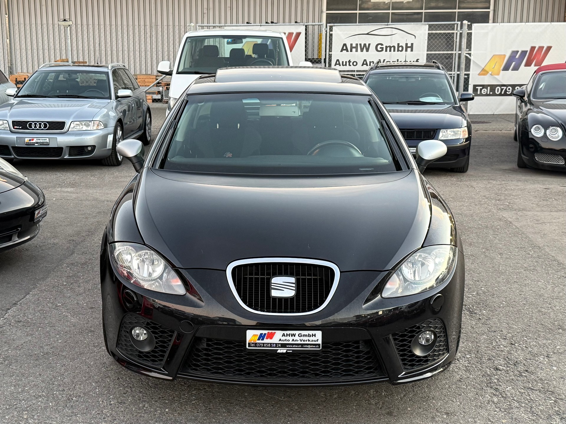 SEAT Leon 2.0 TSI FR / Frisch ab MFK / 1.Hand / 200PS / Schiebedach / Sitzheizung / PDC / 8-fach bereift-image-1