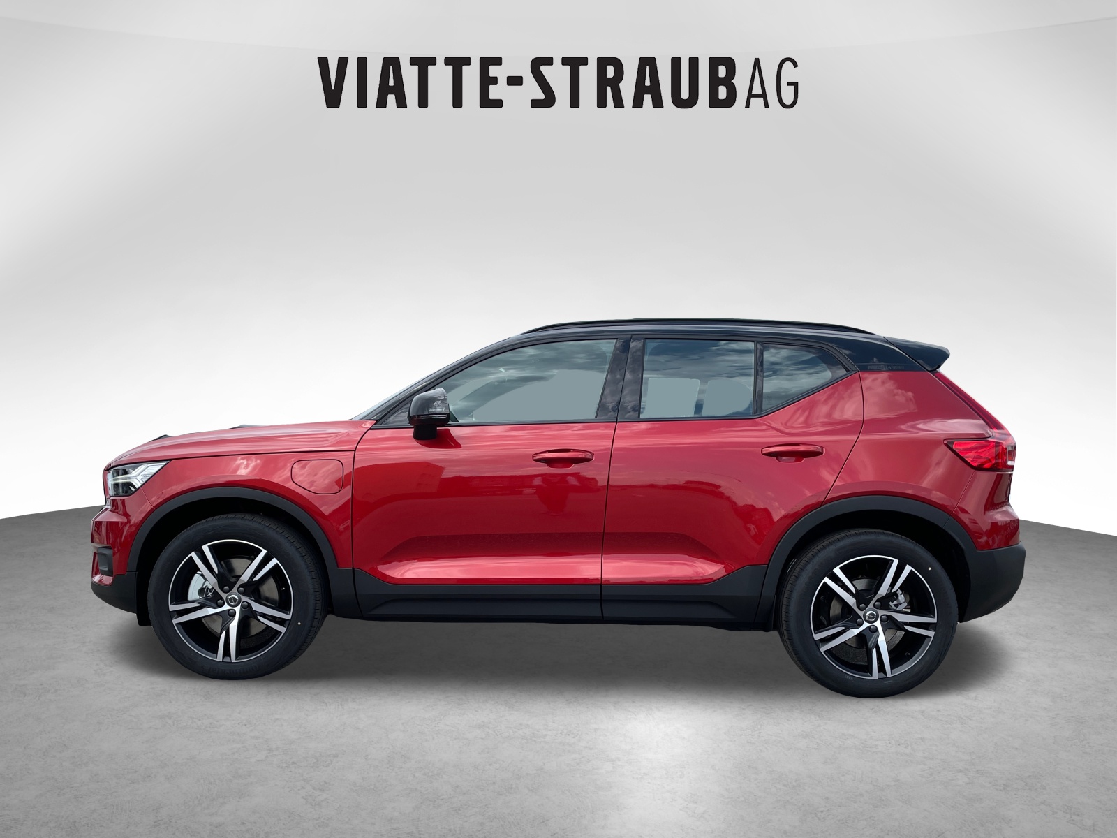 VOLVO XC40 1.5 T4 PiH R-Design-image-1