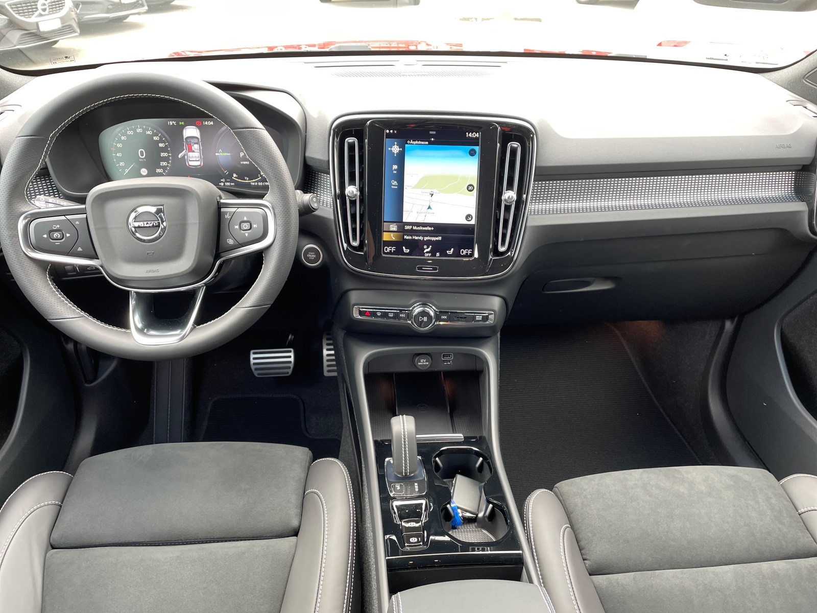 VOLVO XC40 1.5 T4 PiH R-Design-image-11