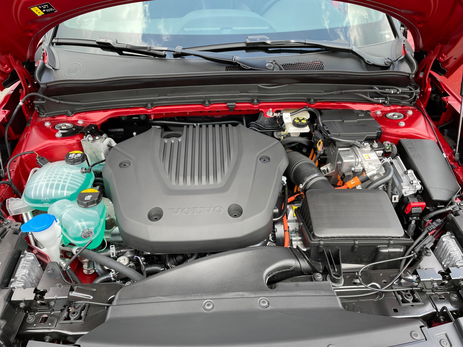 VOLVO XC40 1.5 T4 PiH R-Design-image-17
