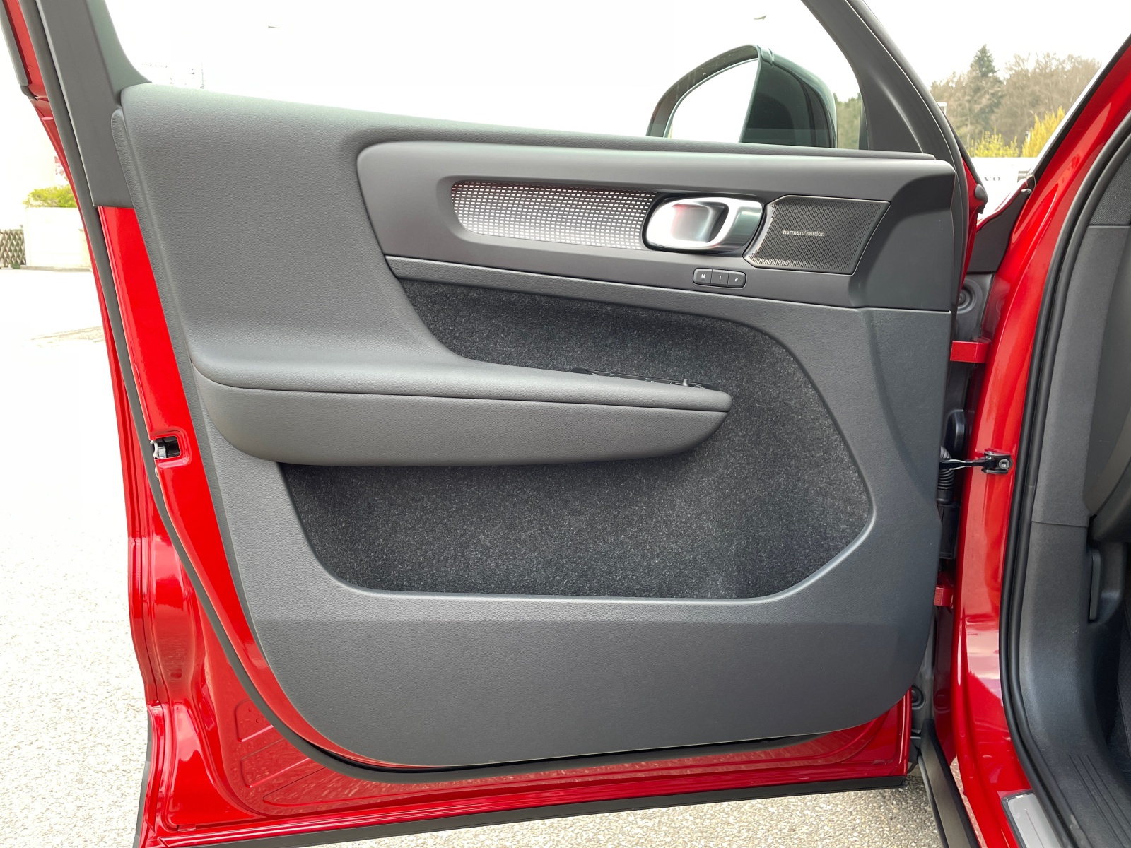 VOLVO XC40 1.5 T4 PiH R-Design-image-14