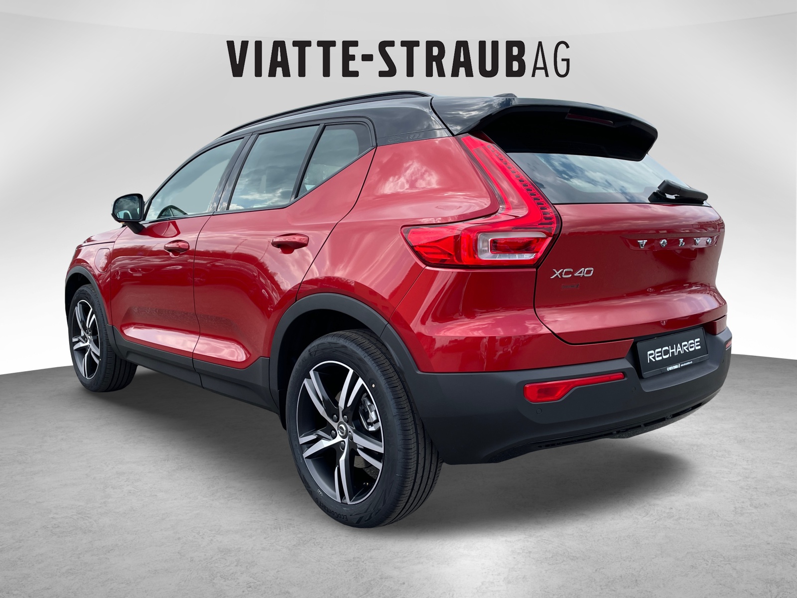 VOLVO XC40 1.5 T4 PiH R-Design-image-2