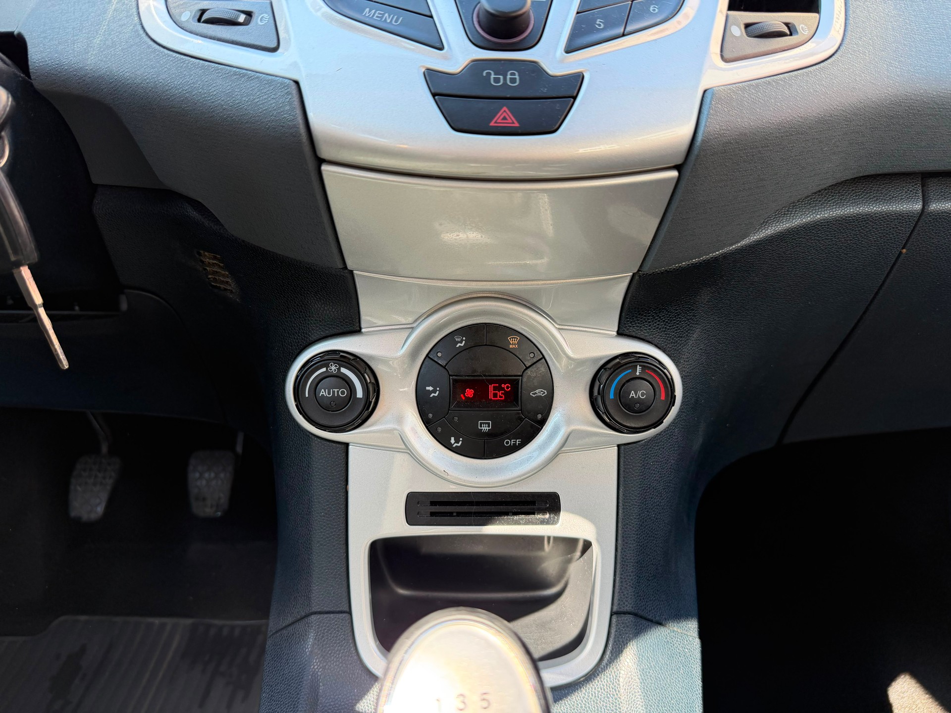 FORD Fiesta 1.6 16V TDCi Trend-image-12