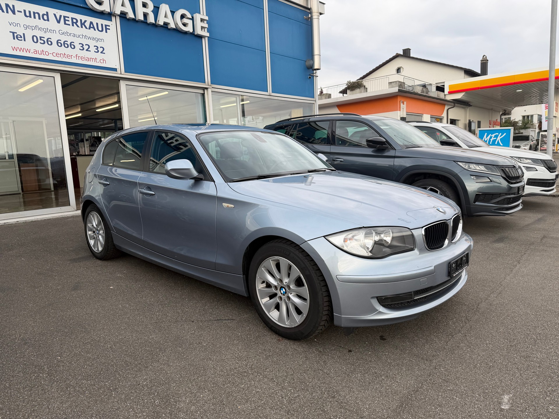 BMW 120i-image-5