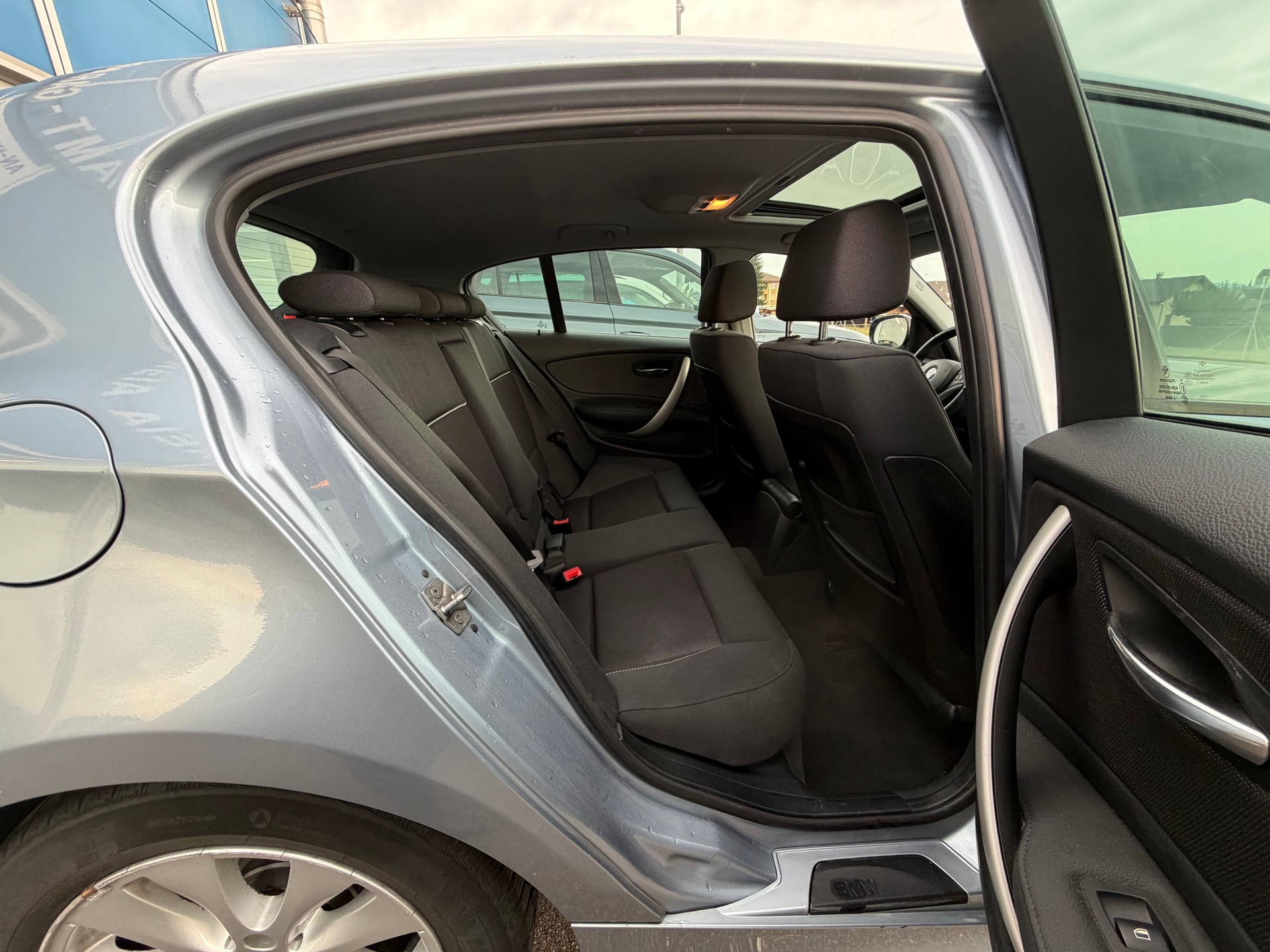 BMW 120i-image-7