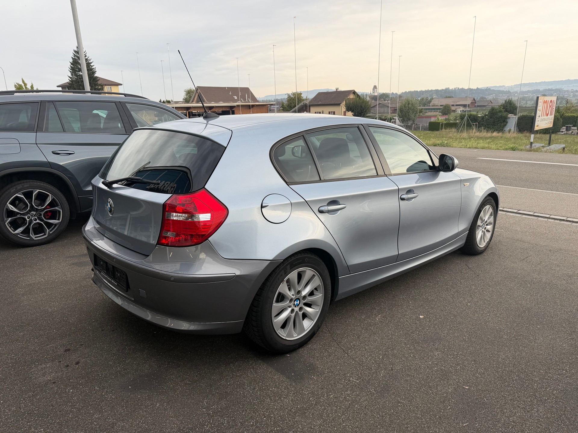 BMW 120i-image-4