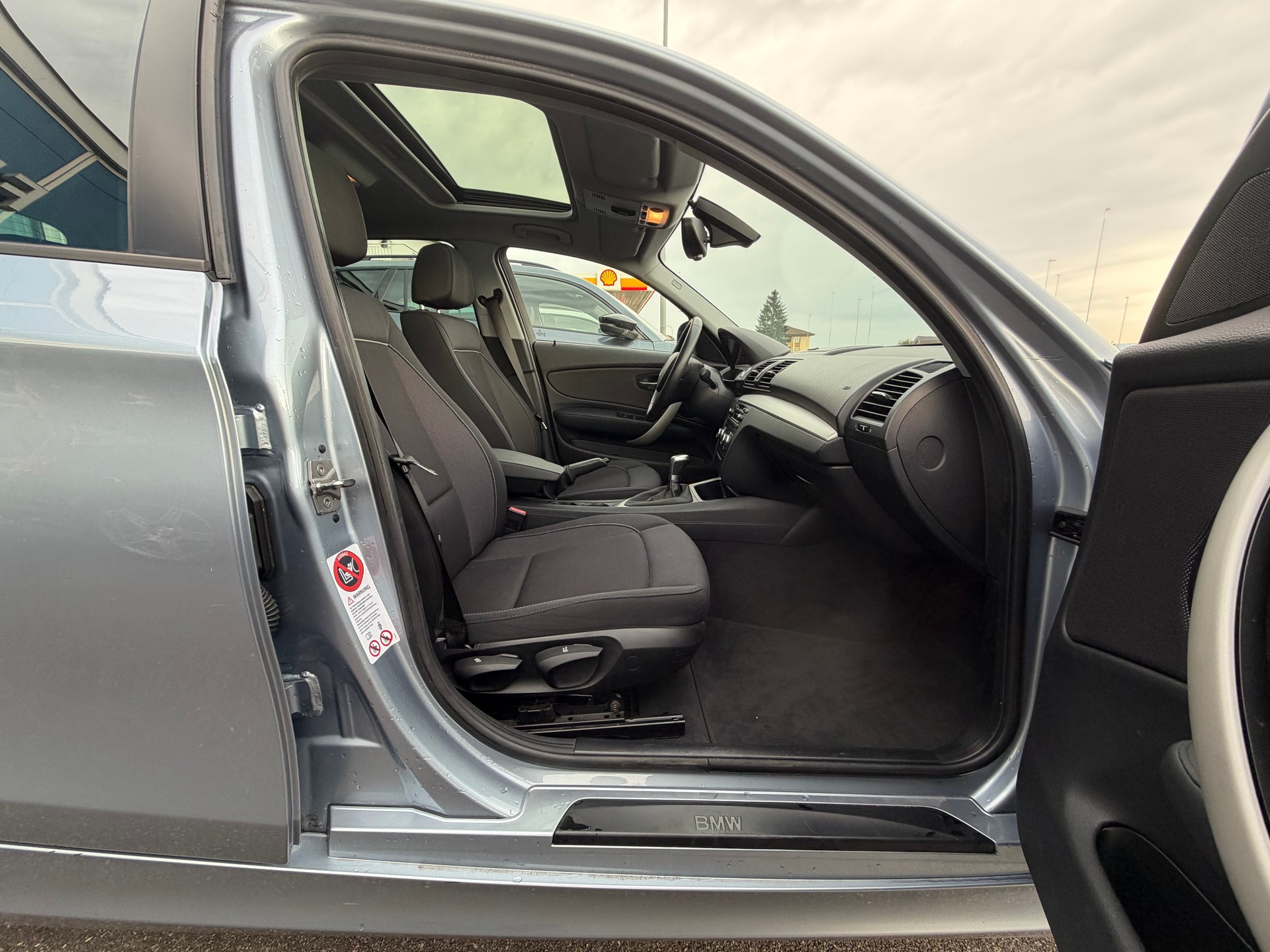 BMW 120i-image-6