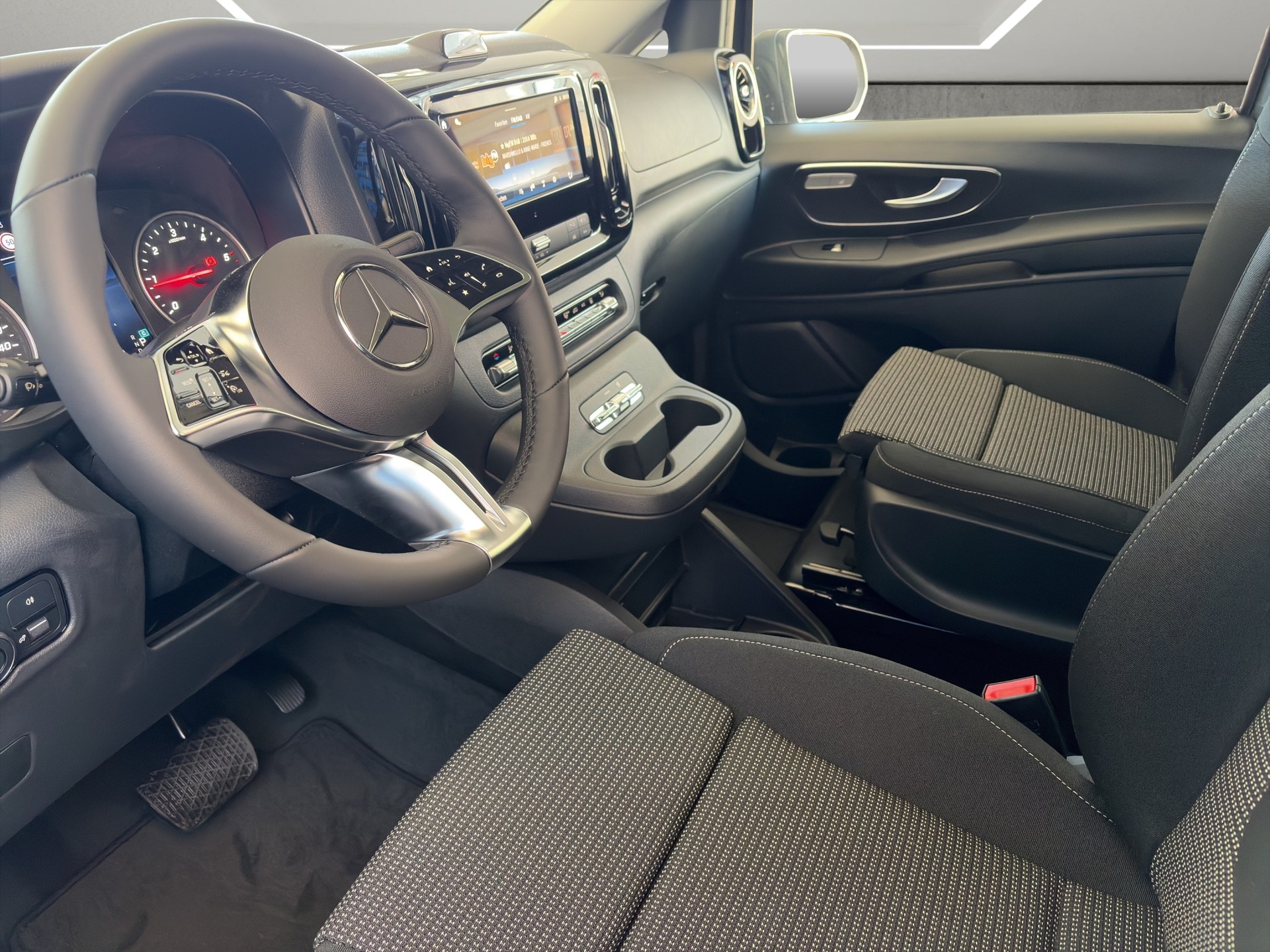 MERCEDES-BENZ Vito 116 CDI Lang Tourer 9G-Tronic 4M Select-image-6