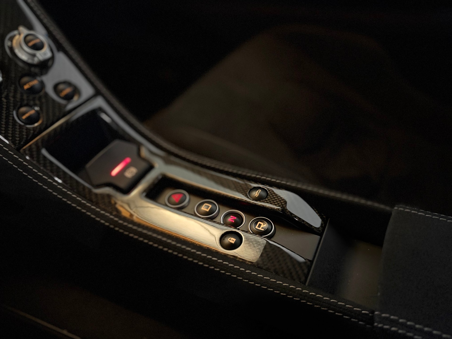 McLAREN 650S Coupé 3.8 V8 SSG-image-12