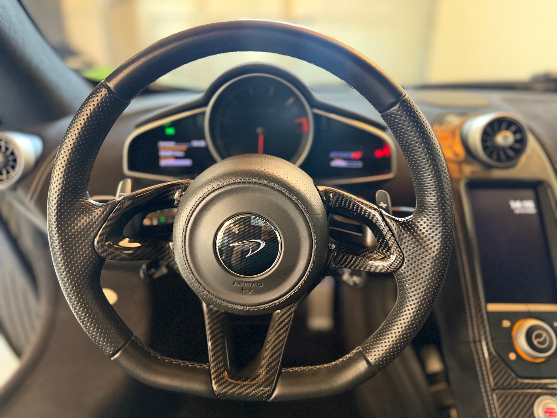 McLAREN 650S Coupé 3.8 V8 SSG-image-19