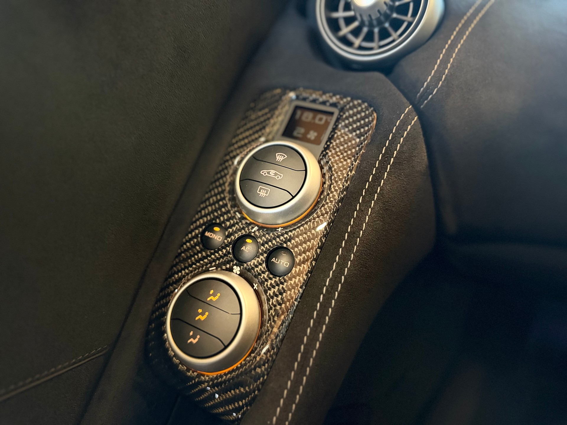 McLAREN 650S Coupé 3.8 V8 SSG-image-17