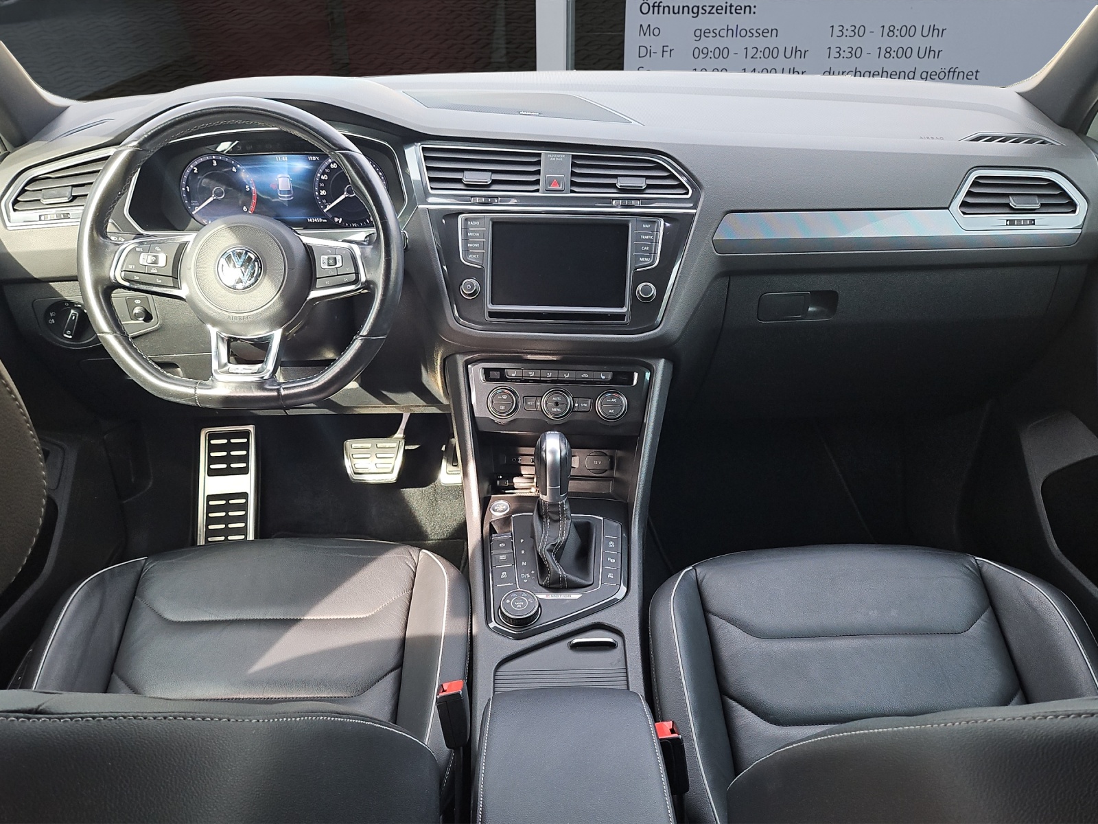 VW Tiguan 2.0 TDI SCR R-Line 4Motion DSG-image-9