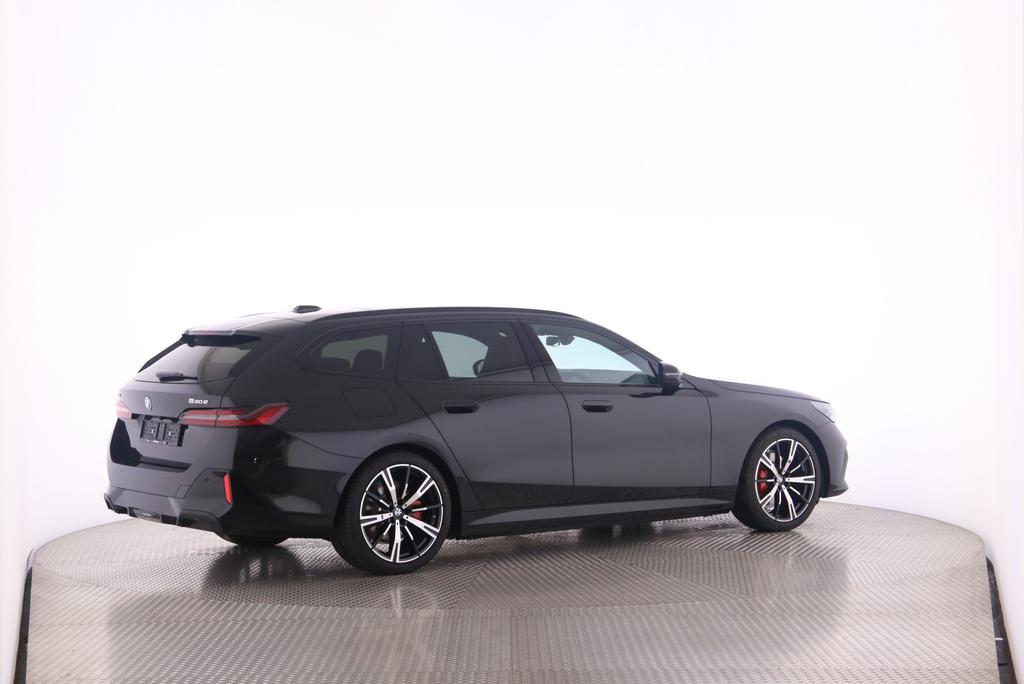 BMW 530e xDrive Touring-image-6