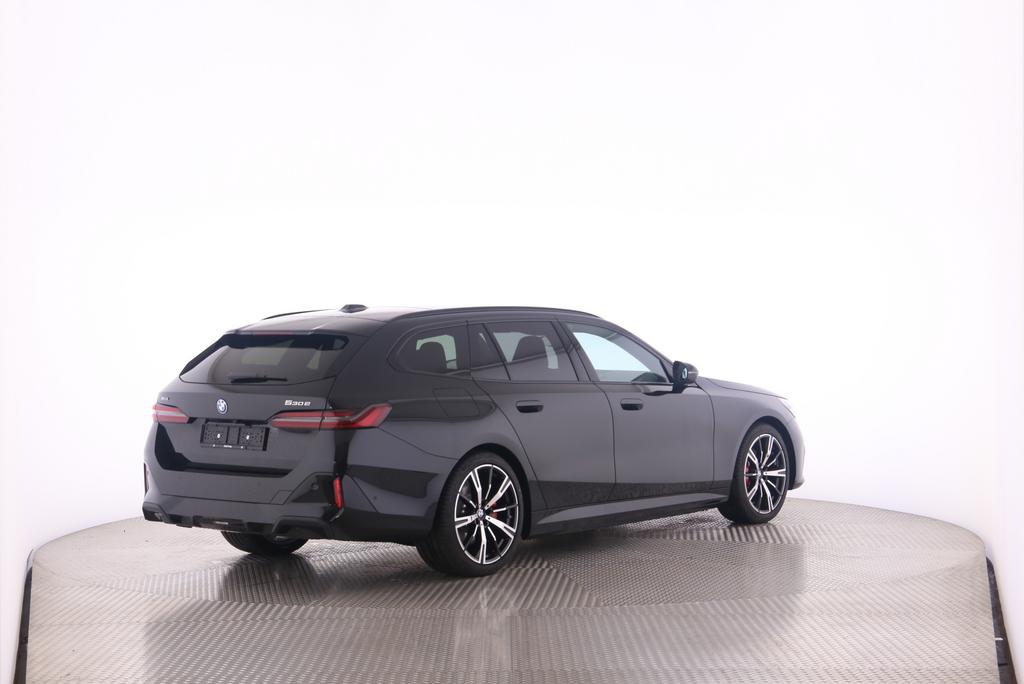 BMW 530e xDrive Touring-image-5