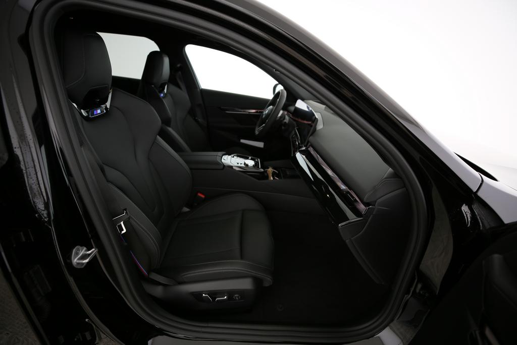 BMW 530e xDrive Touring-image-13
